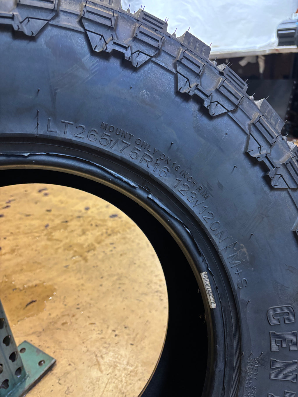 CENTENNIAL DIRT COMMANDER M/T BSW LT 265 75 16 123/120N LRE 10 PLY MUD TERRAIN  TIRE TCD1626575E