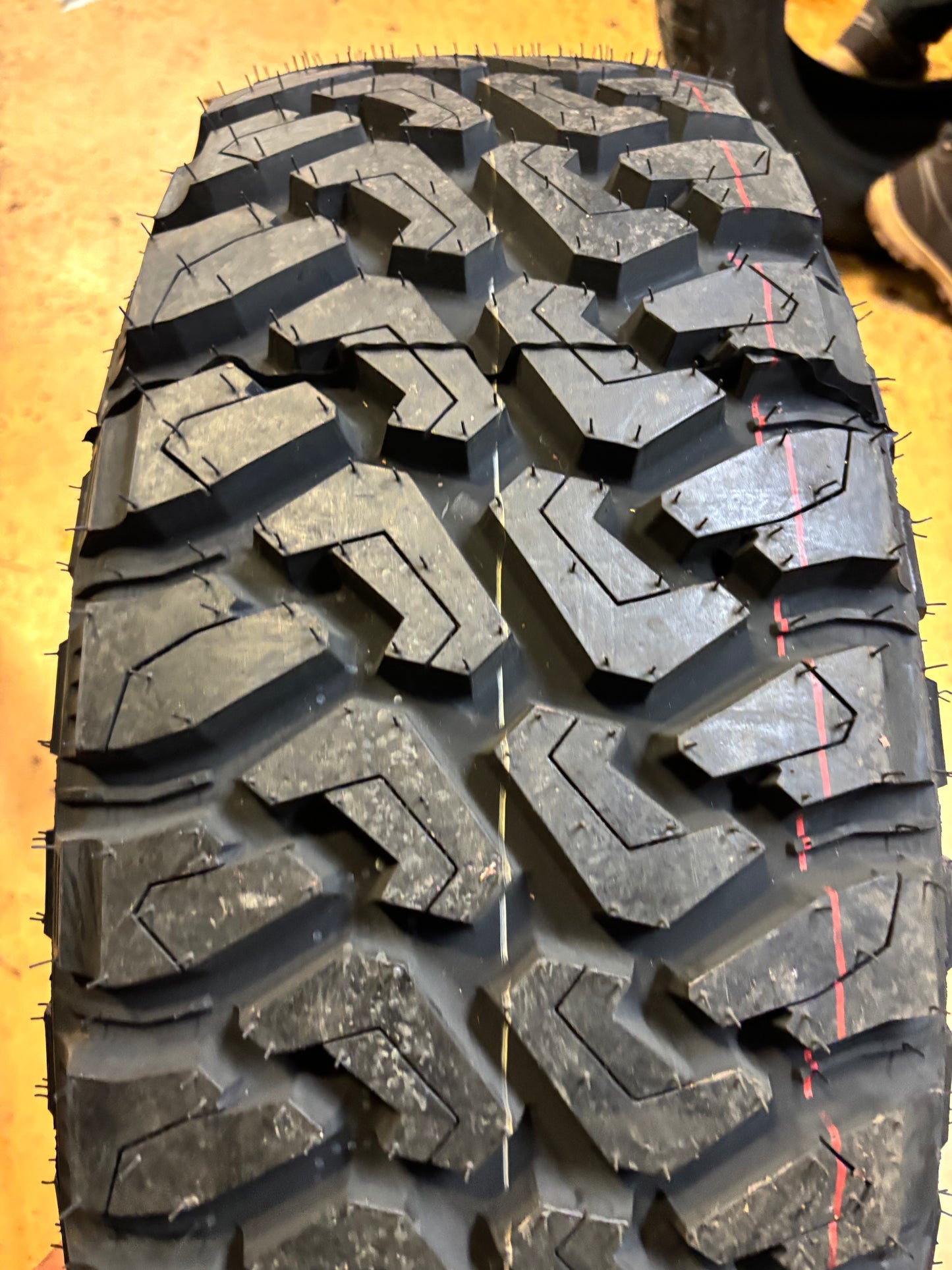 2 CENTENNIAL DIRT COMMANDER M/T BSW LT 275 65 18 123/120Q LRE 10 PLY MUD TERRAIN  TIRES TCD1827565E