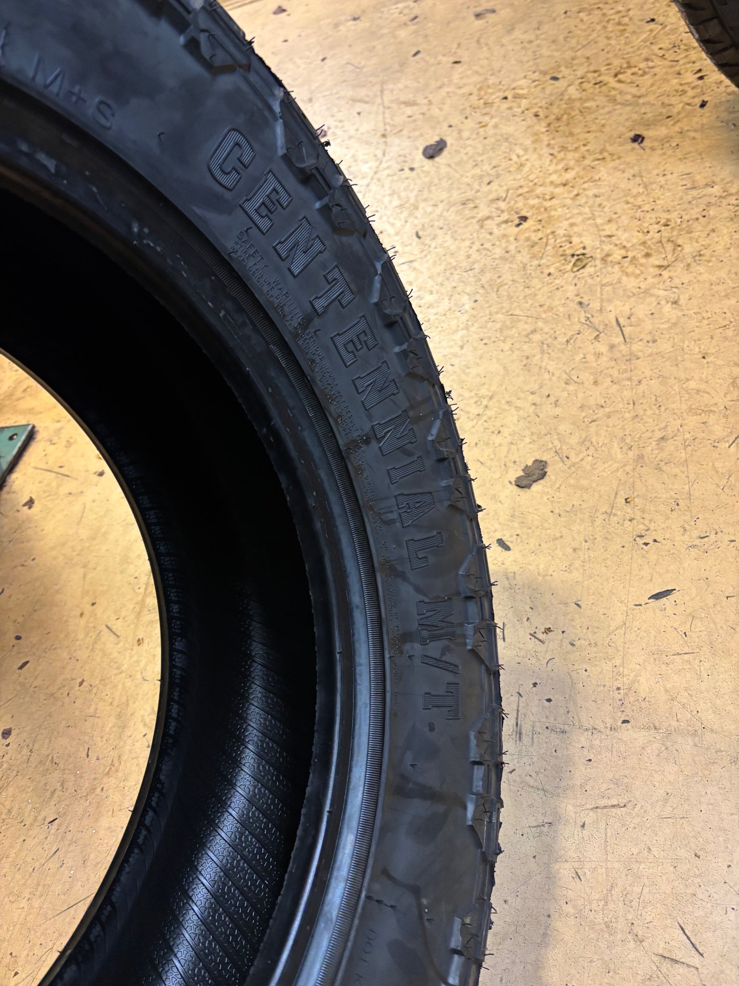 2 CENTENNIAL DIRT COMMANDER M/T BSW LT 275 65 18 123/120Q LRE 10 PLY MUD TERRAIN  TIRES TCD1827565E