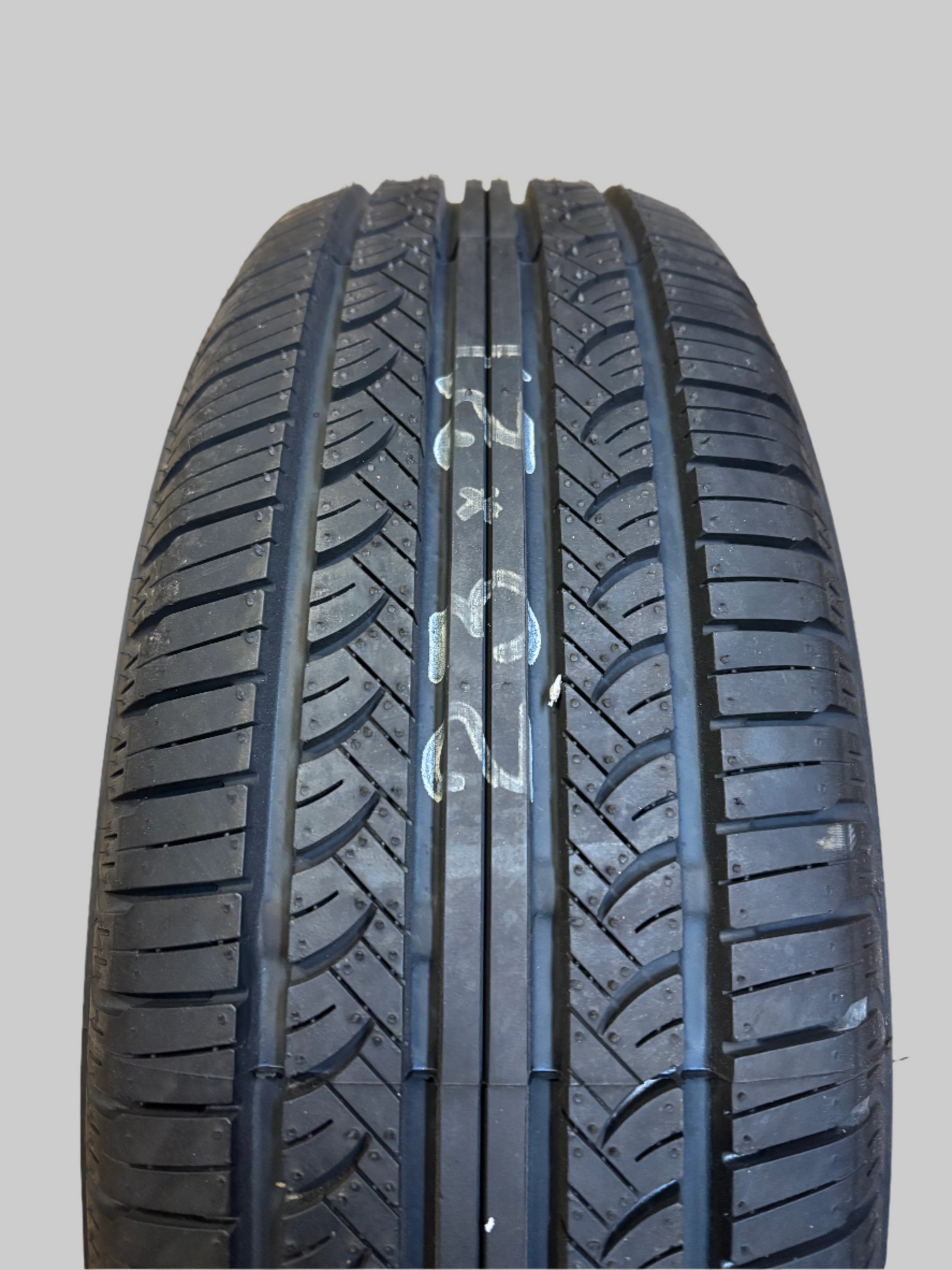 YOKOHAMA AVID TOURING S P 205 65 15 92S SL ALL SEASON TIRE 110131809