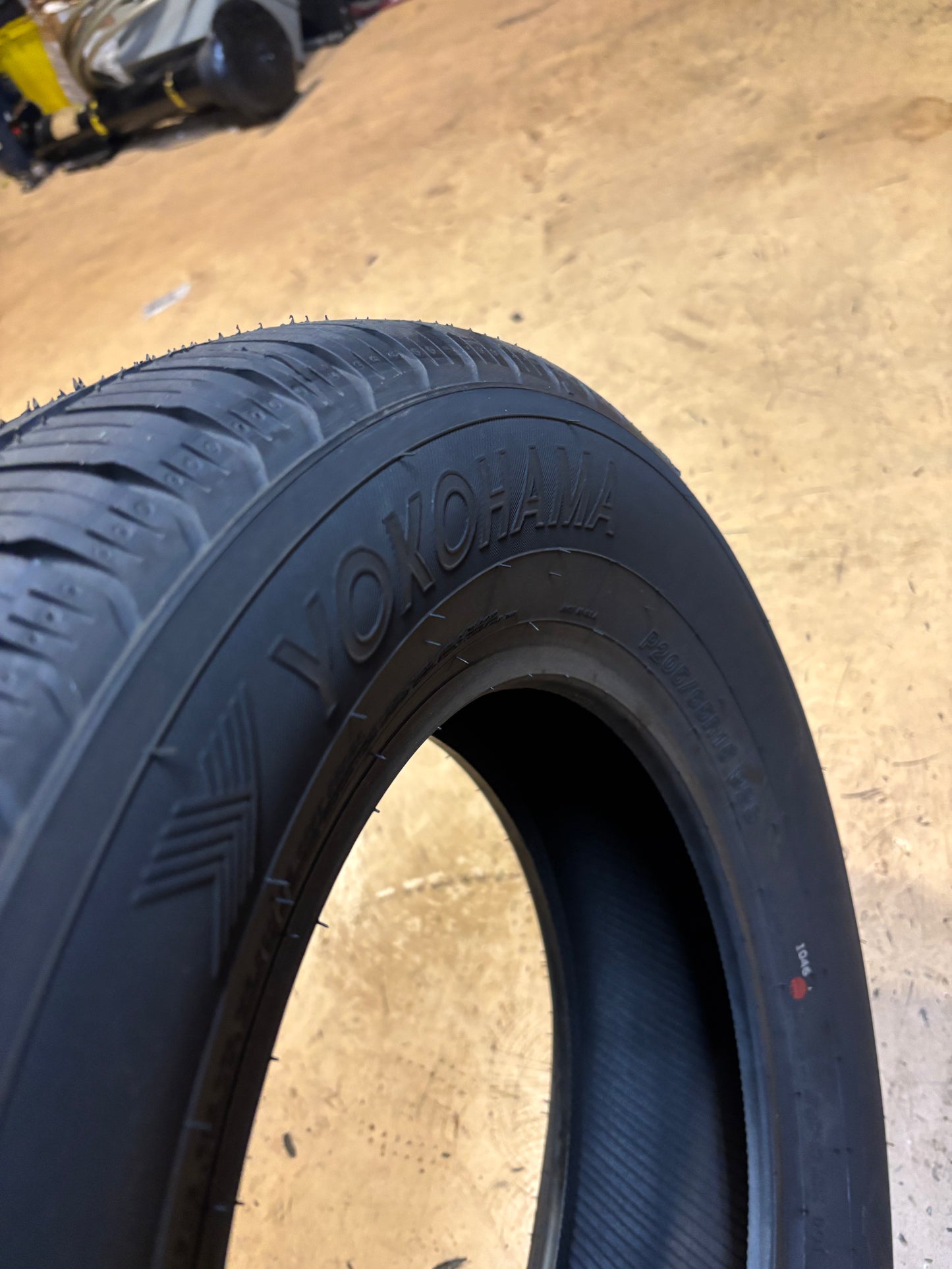 YOKOHAMA AVID TOURING S P 205 65 15 92S SL ALL SEASON TIRE 110131809
