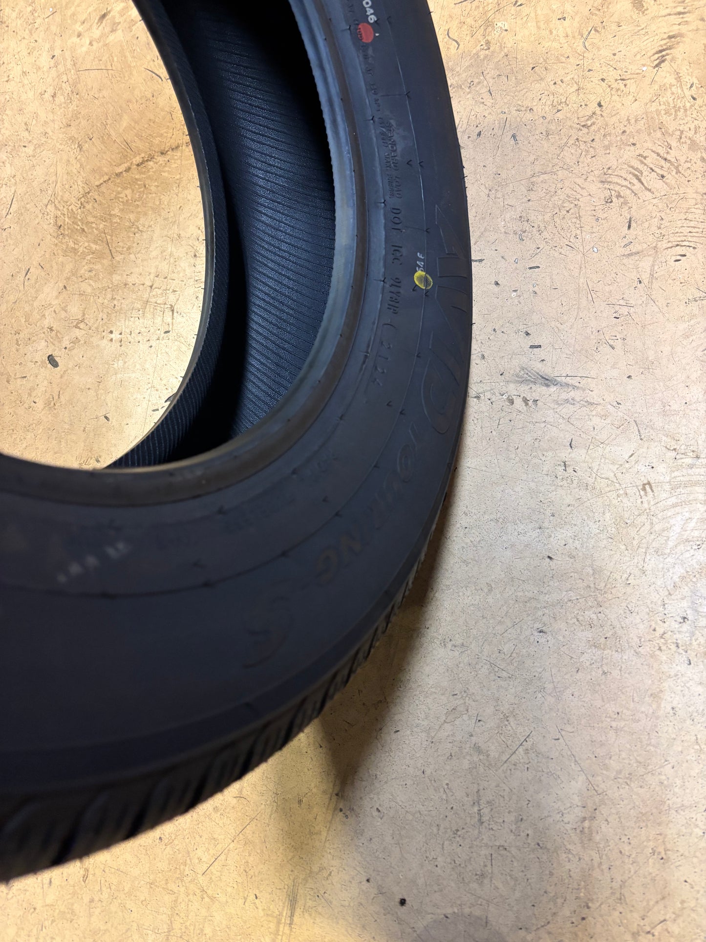 YOKOHAMA AVID TOURING S P 205 65 15 92S SL ALL SEASON TIRE 110131809