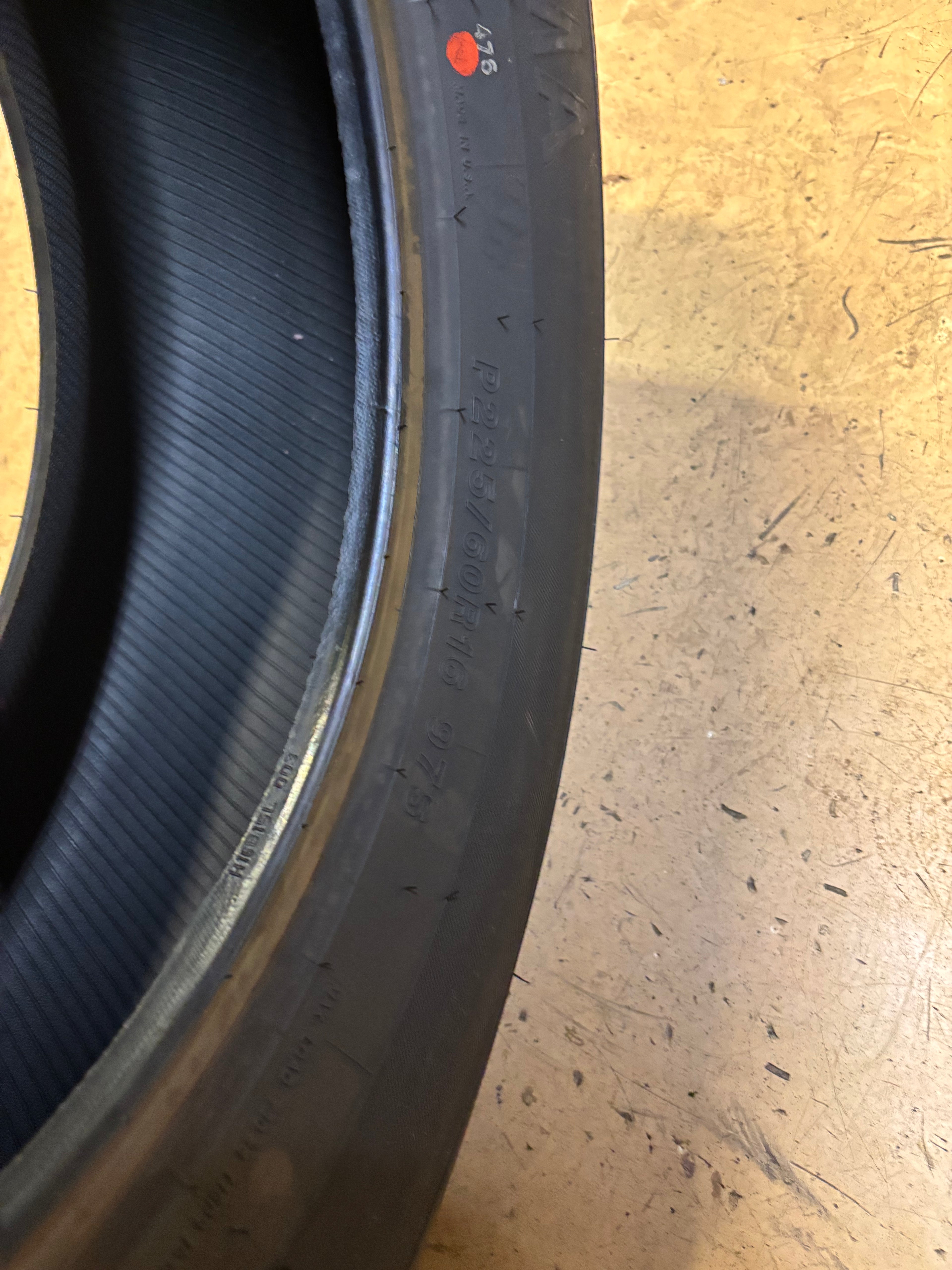 YOKOHAMA AVID TOURING S P 225 60 16 97S SL ALL SEASON TIRE 110131818