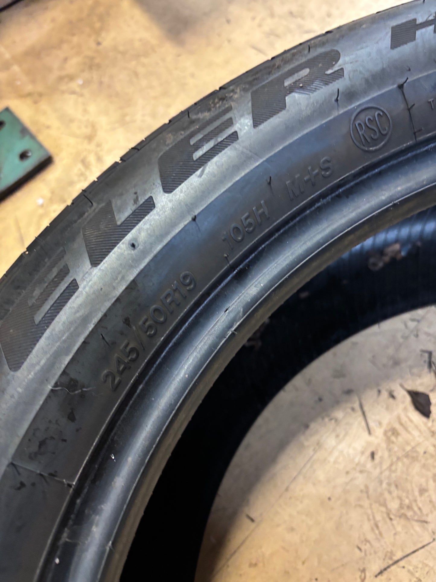 2 USED 6/32" BRIDGESTONE DUELER HP SPORT AS (*) BMW RSC P 245 50 19 105H RUNFLAT TIRE 004748