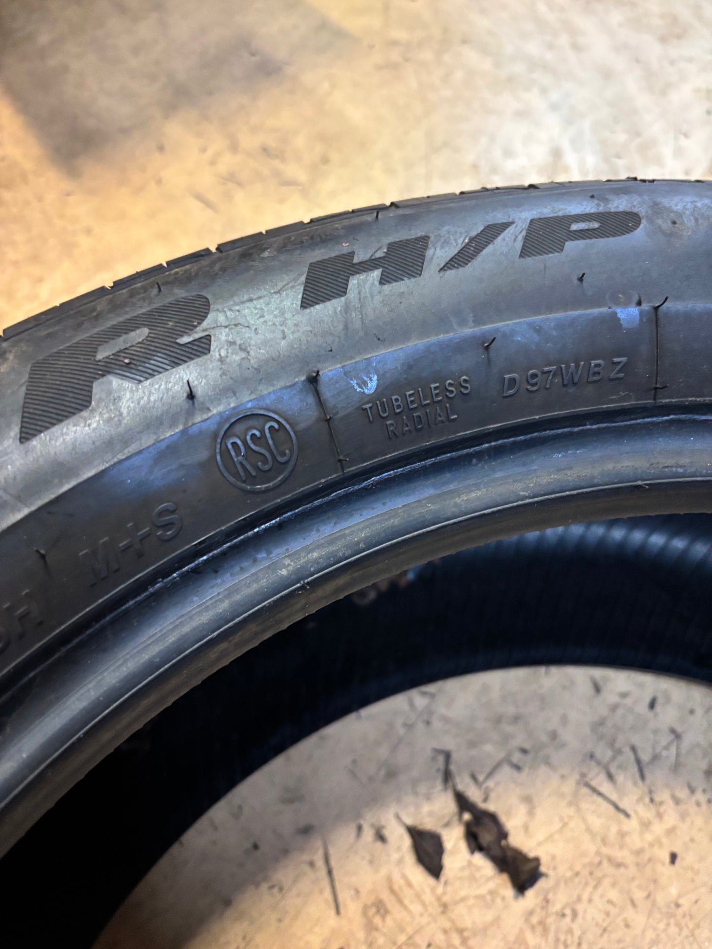 2 USED 6/32" BRIDGESTONE DUELER HP SPORT AS (*) BMW RSC P 245 50 19 105H RUNFLAT TIRE 004748
