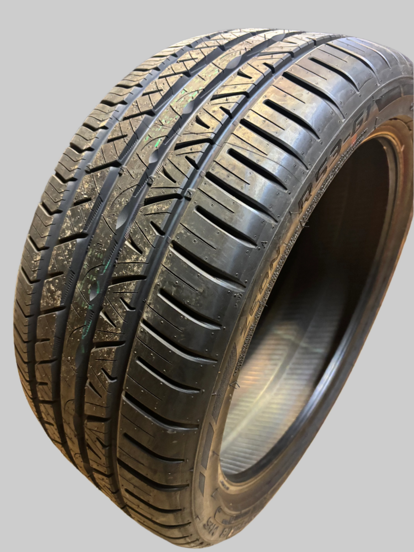 COOPER ZEON RS3-G1 P 235 40 18 95W XL ALL SEASON TIRE 160059017