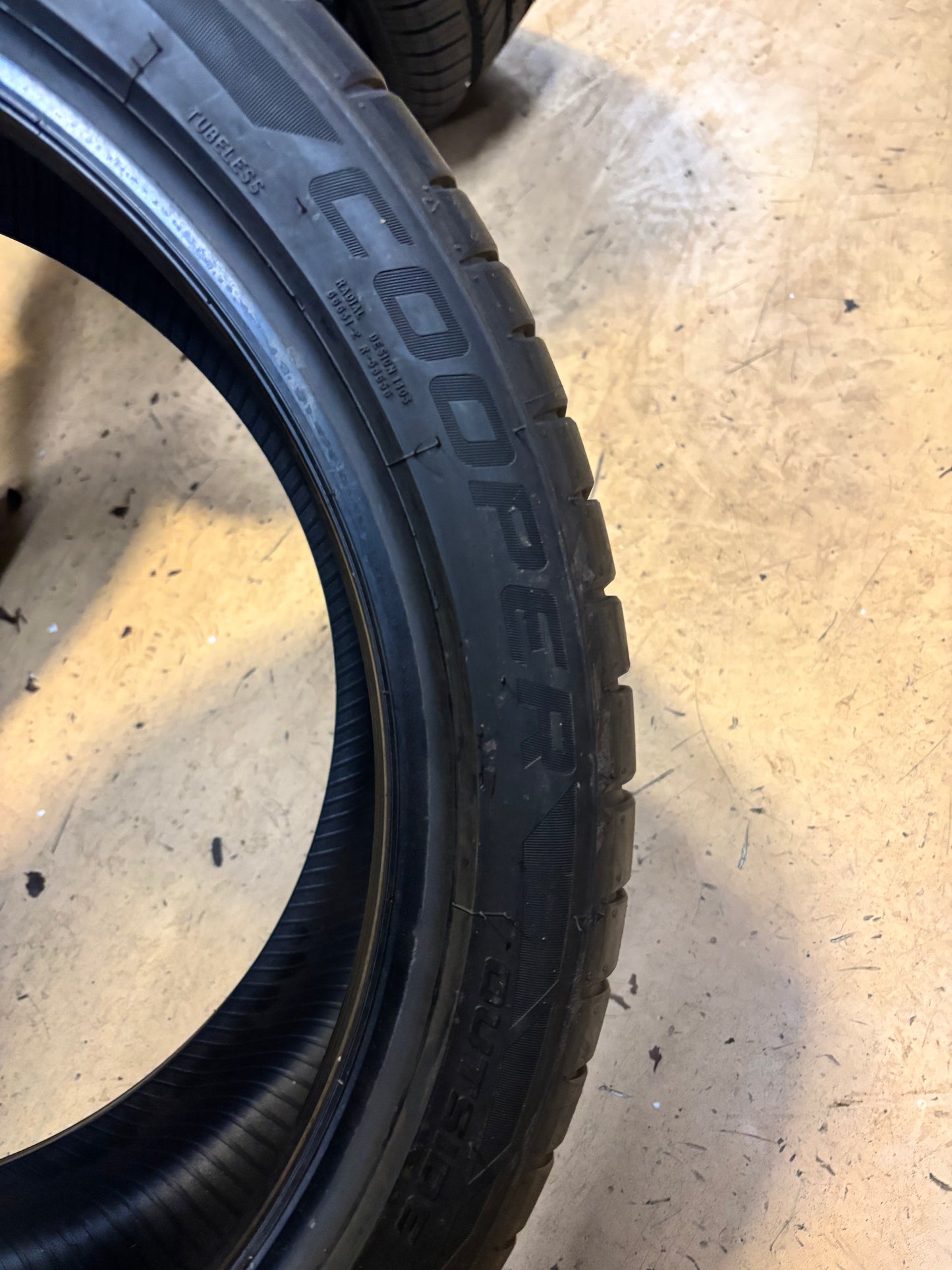 COOPER ZEON RS3-G1 P 235 40 18 95W XL ALL SEASON TIRE 160059017