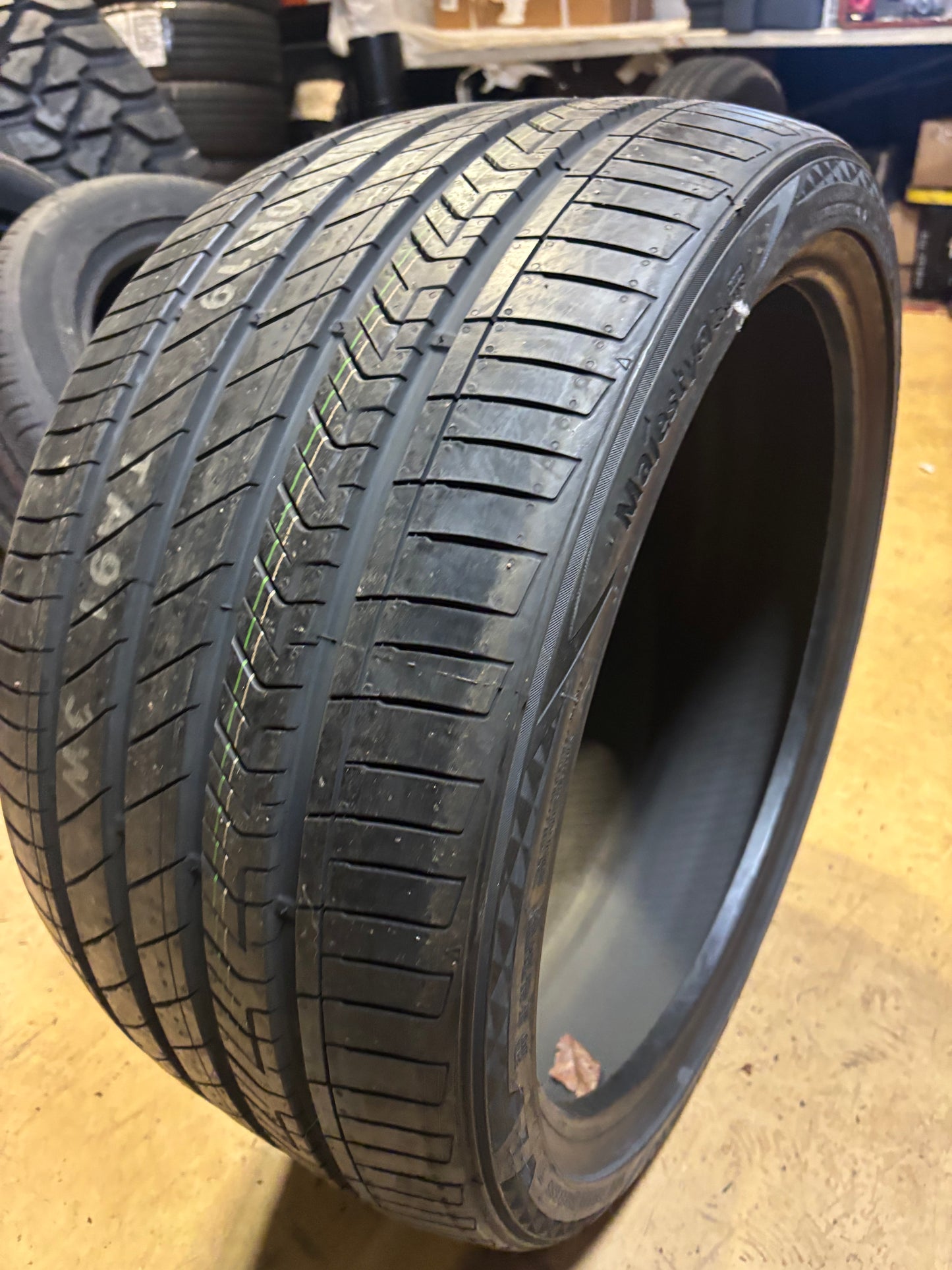 KUMHO SOLUS MAJESTY 9 TA91 P 285 30 19 98W XL ALL SEASON TIRE 2229433