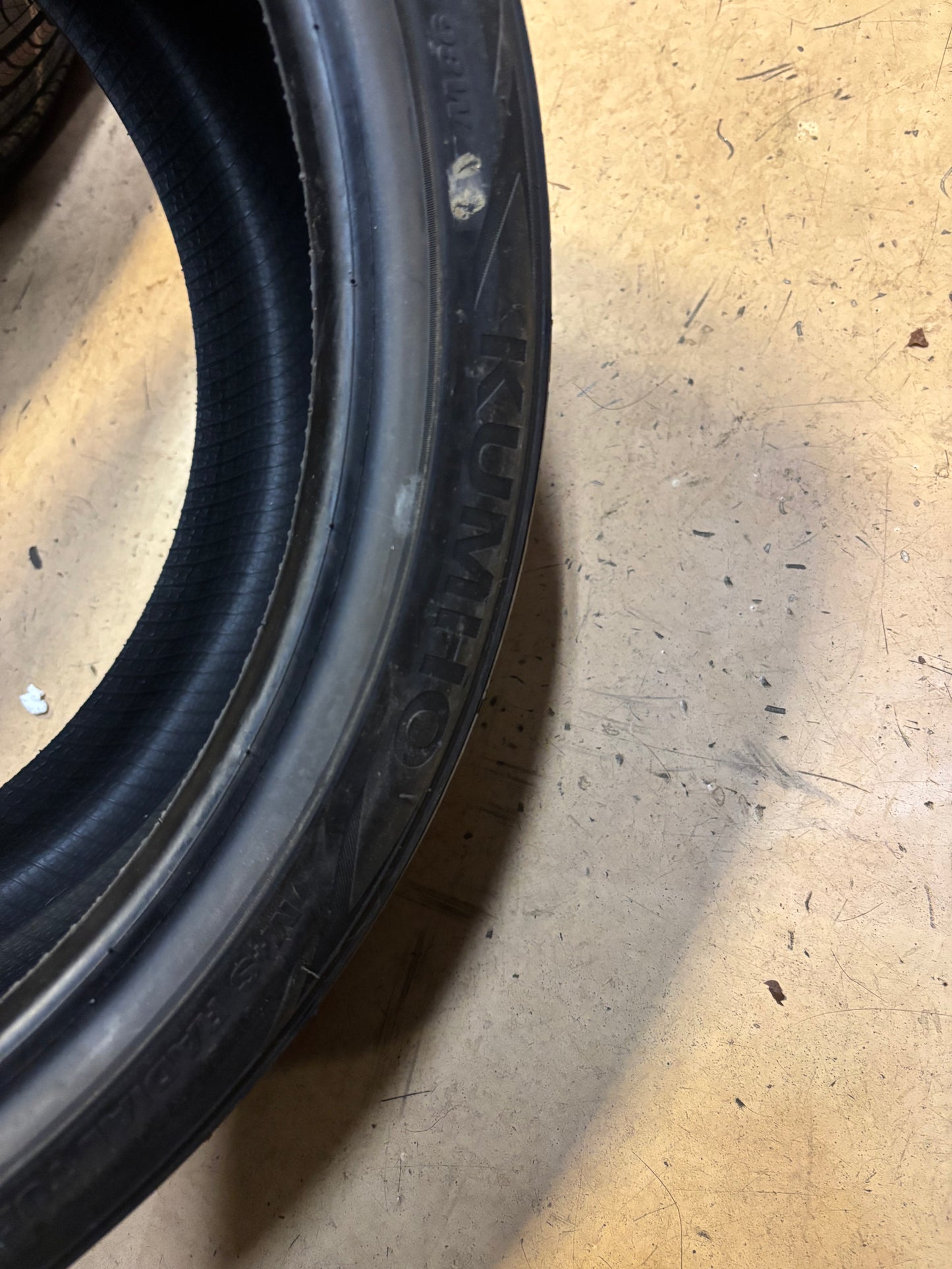 KUMHO SOLUS MAJESTY 9 TA91 P 285 30 19 98W XL ALL SEASON TIRE 2229433