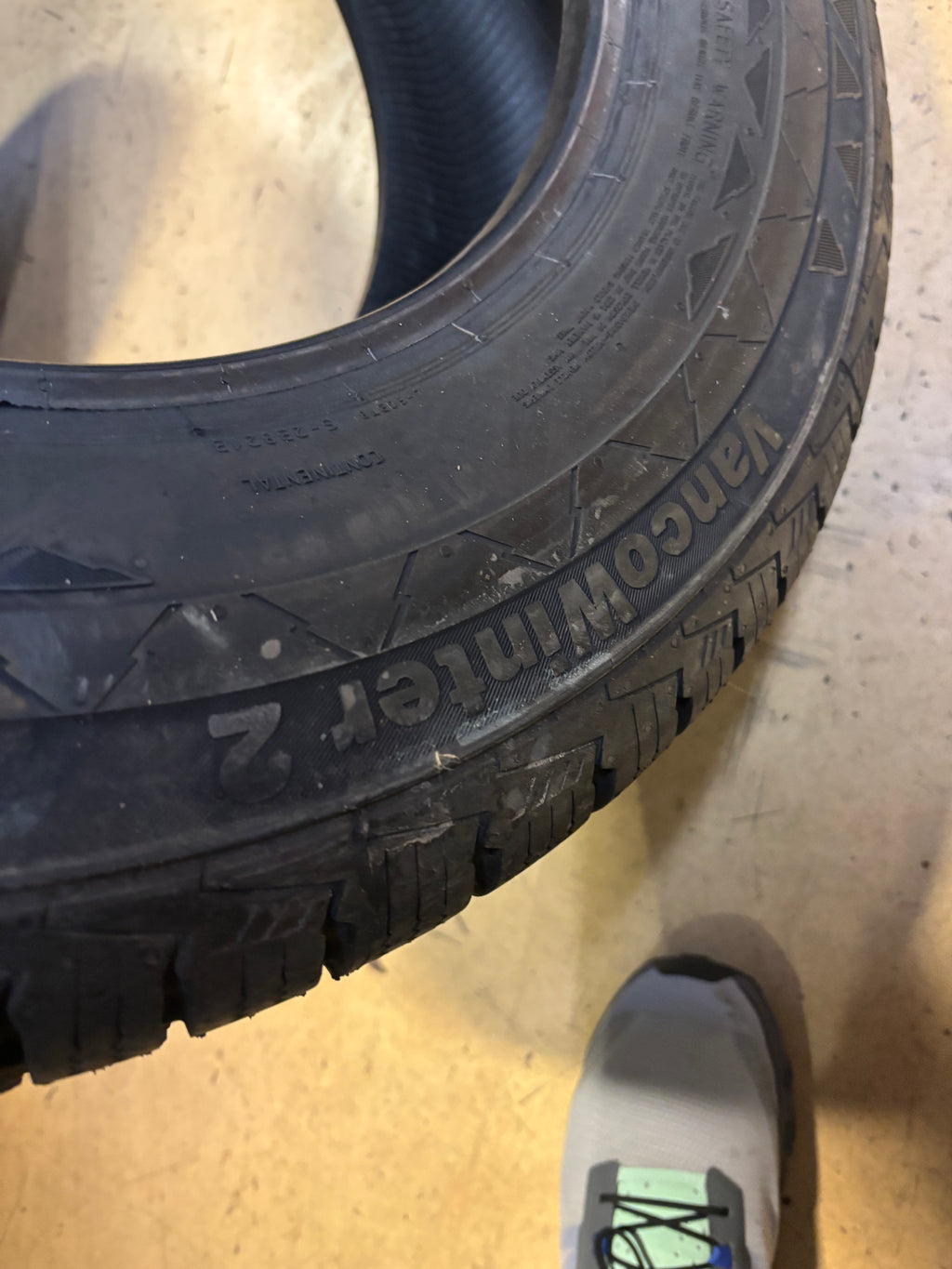 CONTINENTAL VANCOWINTER 2 235 65 16 118/116R LRE 10 PLY SNOW WINTER TIRE 04530730000