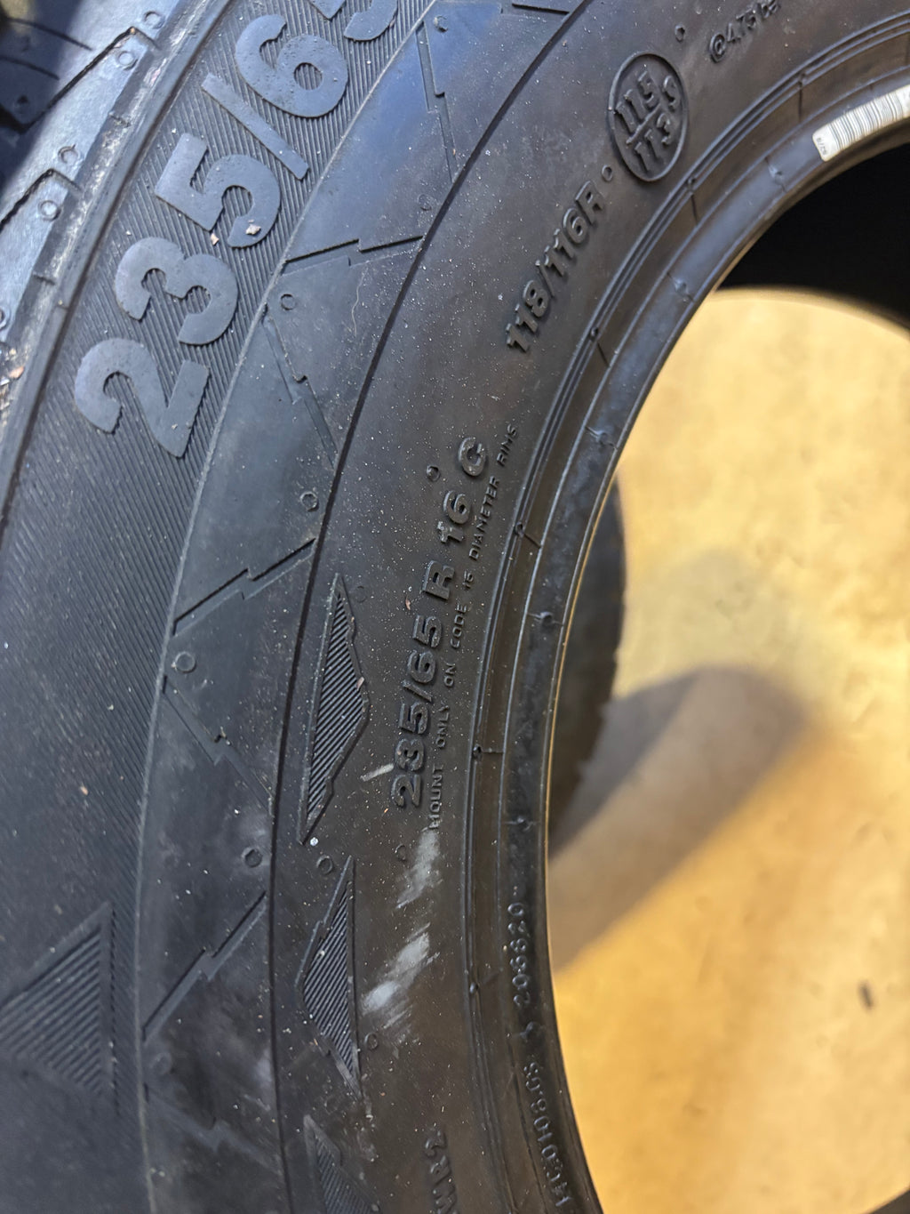 CONTINENTAL VANCOWINTER 2 235 65 16 118/116R LRE 10 PLY SNOW WINTER TIRE 04530730000