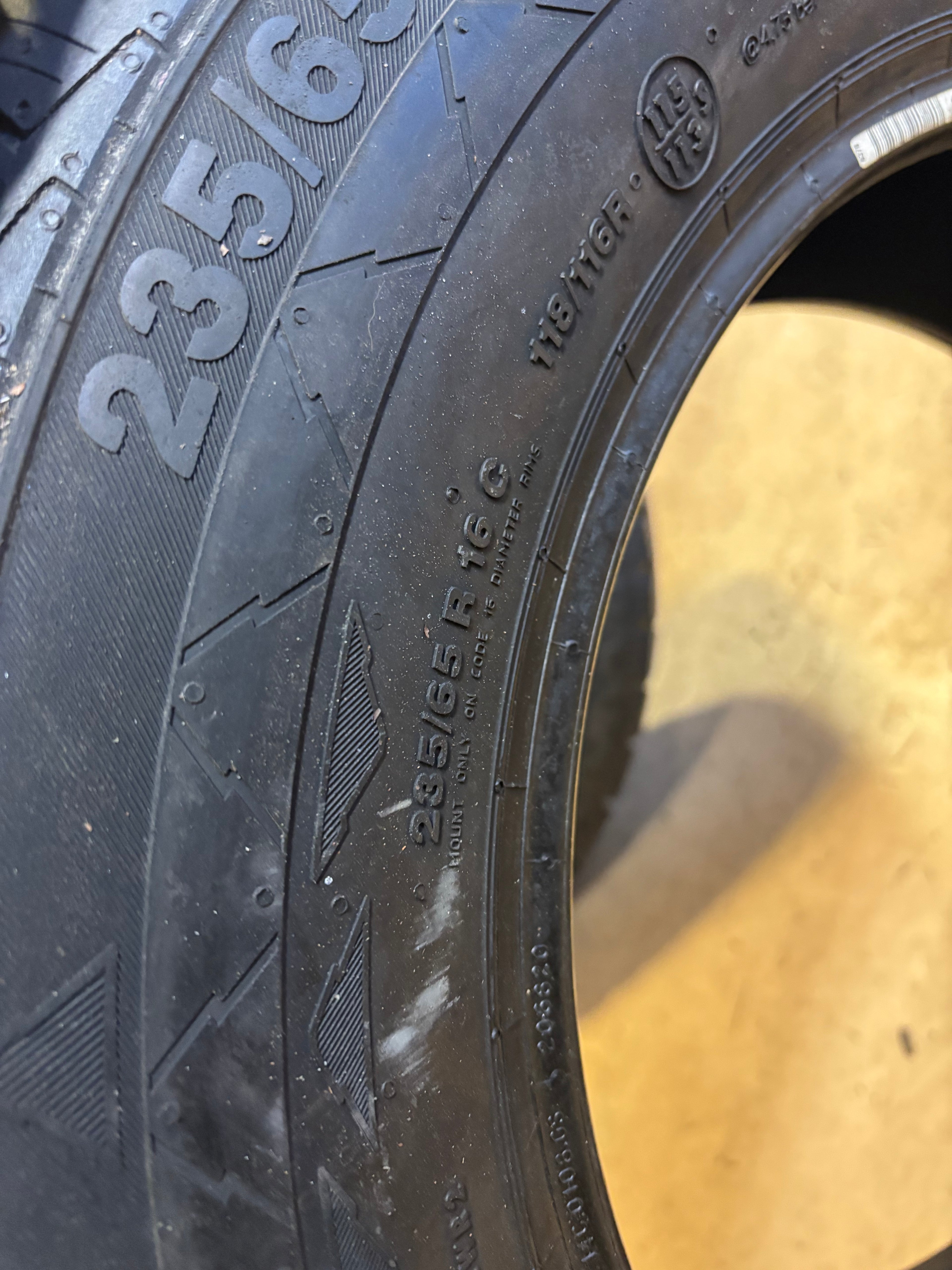 CONTINENTAL VANCOWINTER 2 235 65 16 118/116R LRE 10 PLY SNOW WINTER TIRE 04530730000