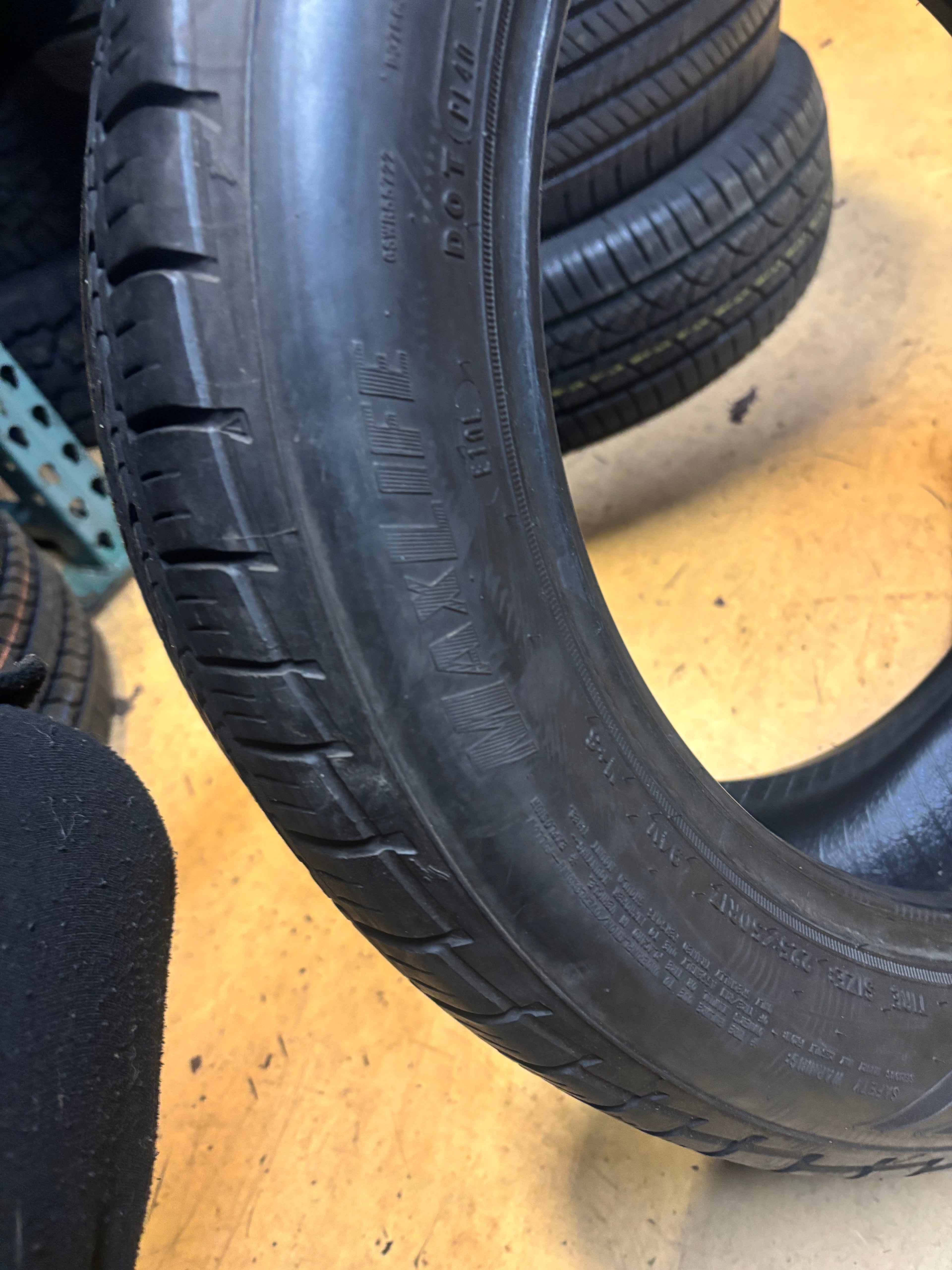 USED 10/32" GOODYEAR ASSURANCE MAXLIFE P 225 50 17 94H SL TIRE 110982545