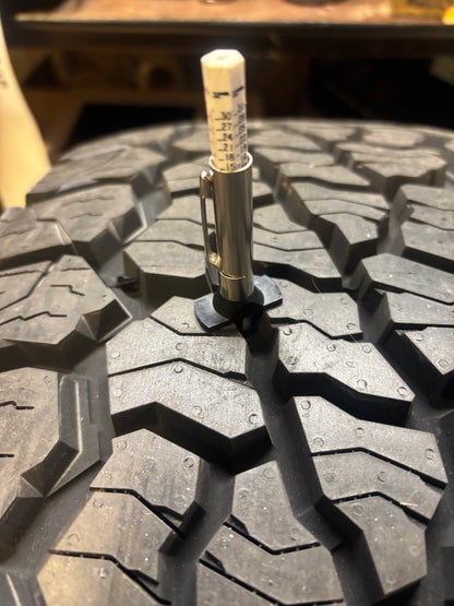 USED 15/32” VENOM POWER SWAMPTHING A/T RWL LT 305 70 16 128/125R LRF 12 PLY ALL TERRAIN TIRE TVPSWAT51