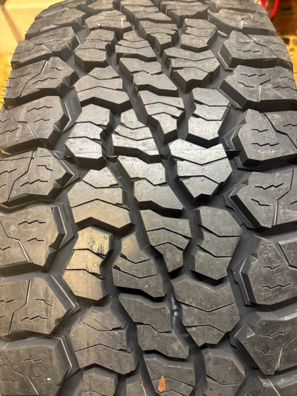 USED 15/32” VENOM POWER SWAMPTHING A/T RWL LT 305 70 16 128/125R LRF 12 PLY ALL TERRAIN TIRE TVPSWAT51