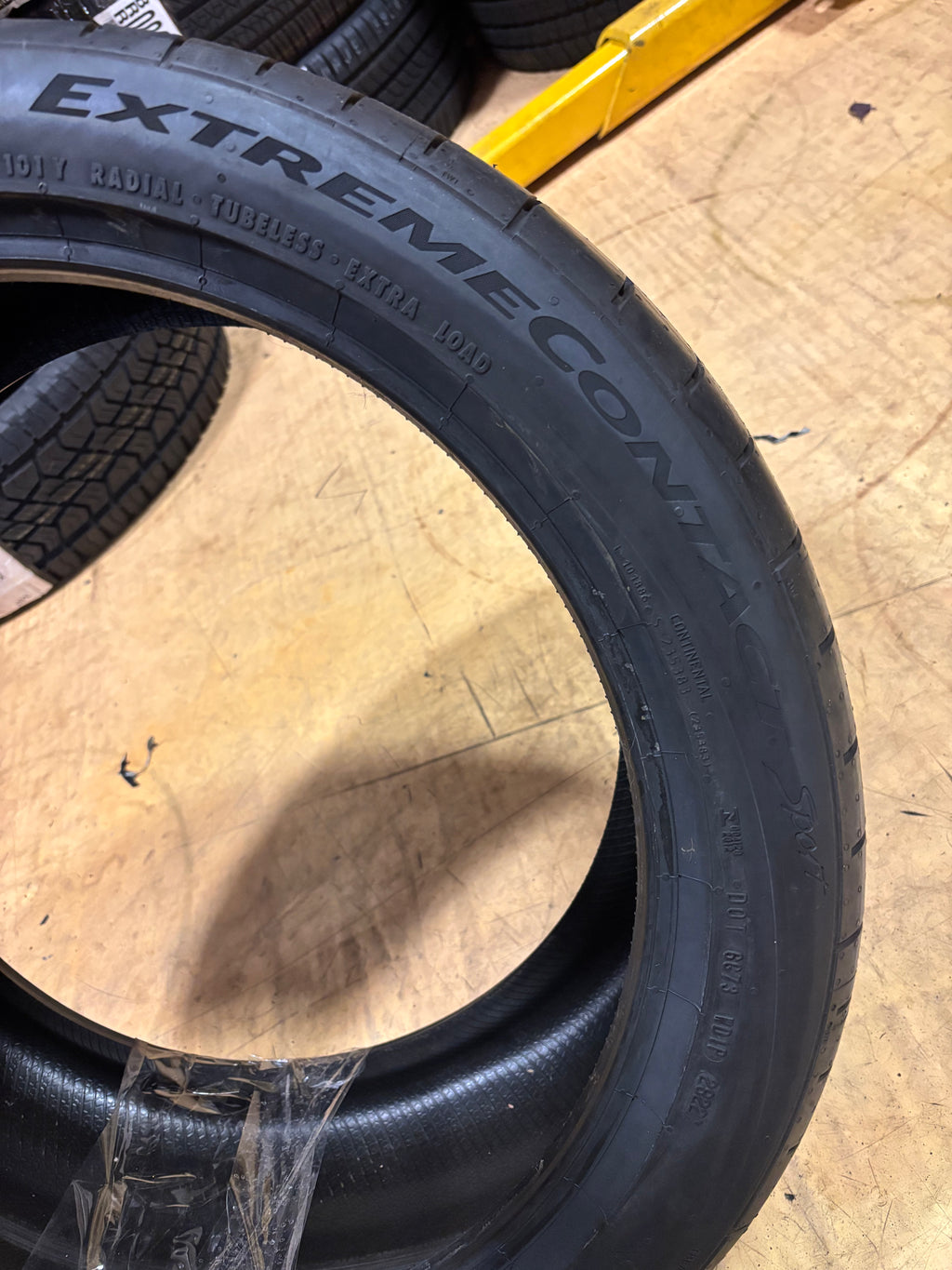 CONTINENTAL EXTREMECONTACT SPORT P 255 40 20 101Y XL ALL SEASON TIRE 15507520000