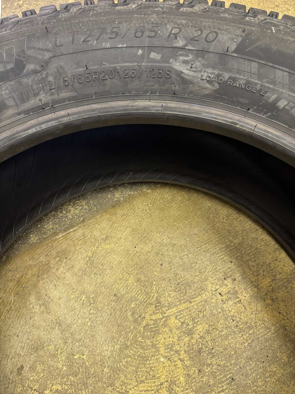 MICHELIN DEFENDER LTX PLATINUM BSW LT 275 65 20 126/123S 10PLY ALL SEASON TIRE 22455