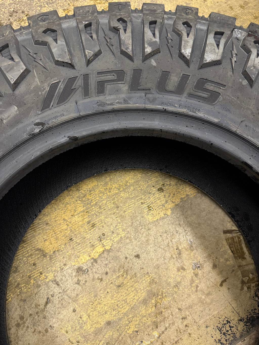APLUS SHREDDER MT BSW LT 35 12.5 18 123Q 10PLY MUD TERRAIN TIRE 20000120