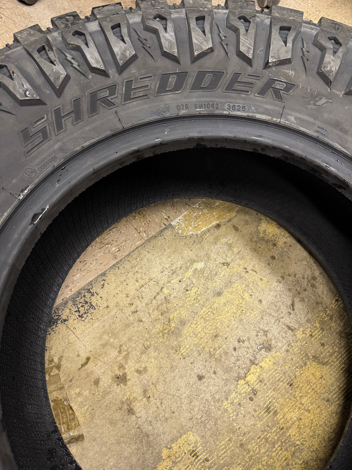 APLUS SHREDDER MT BSW LT 35 12.5 18 123Q 10PLY MUD TERRAIN TIRE 20000120