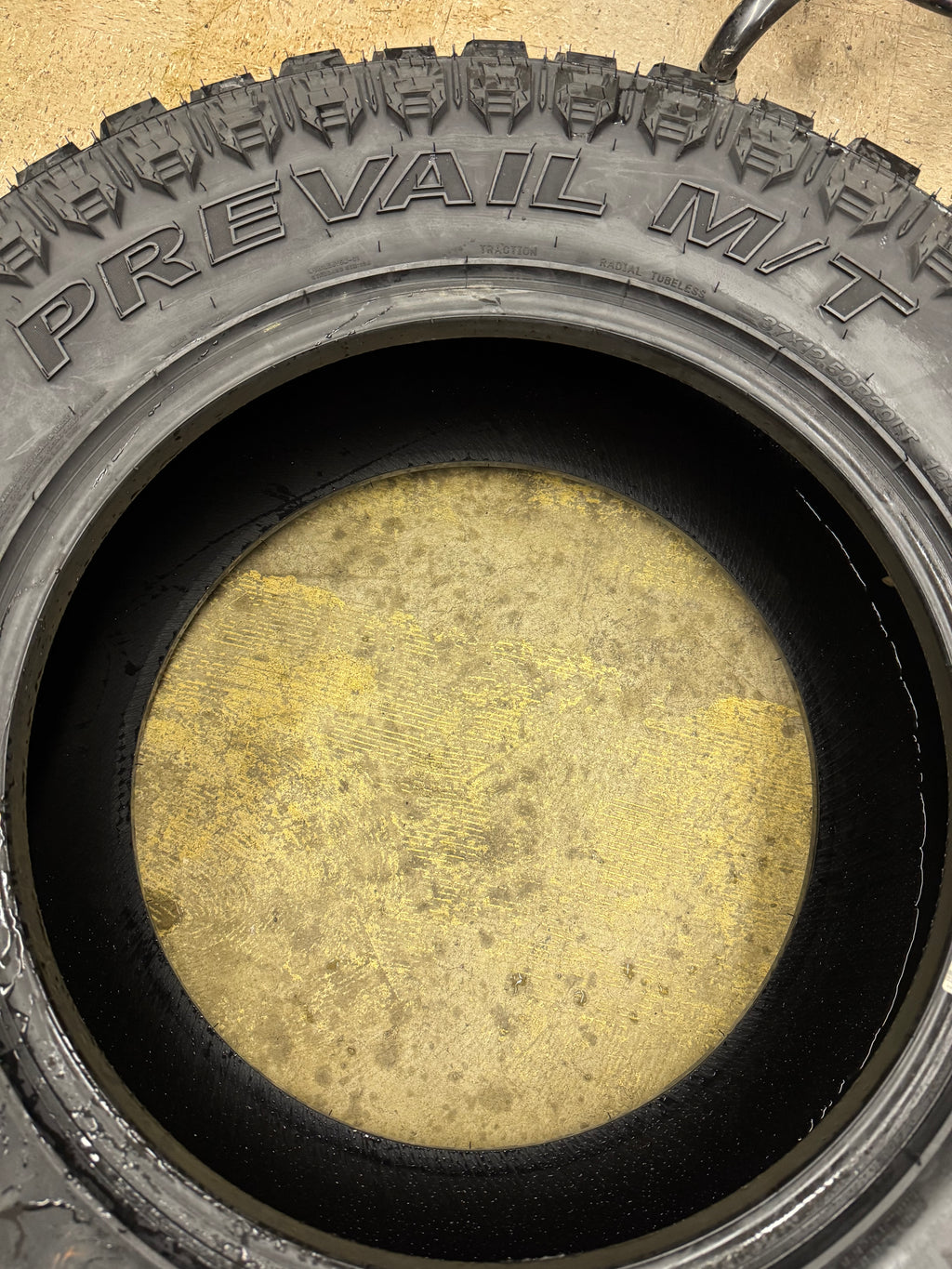 CELIMO PREVAIL M/T BSW LT 37 12.5 20 128Q 12PLY MUD TERRAIN TIRE 22000073