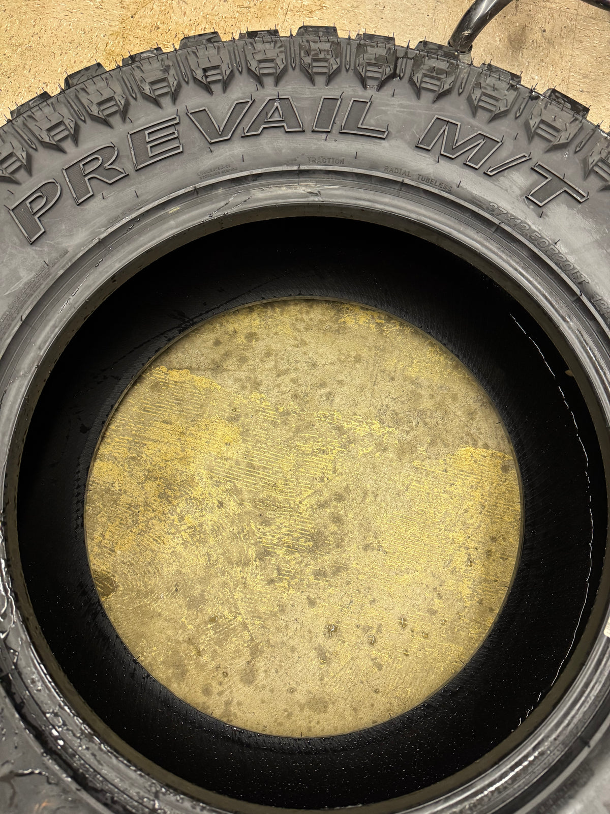 CELIMO PREVAIL M/T BSW LT 37 12.5 20 128Q 12PLY MUD TERRAIN TIRE 22000073