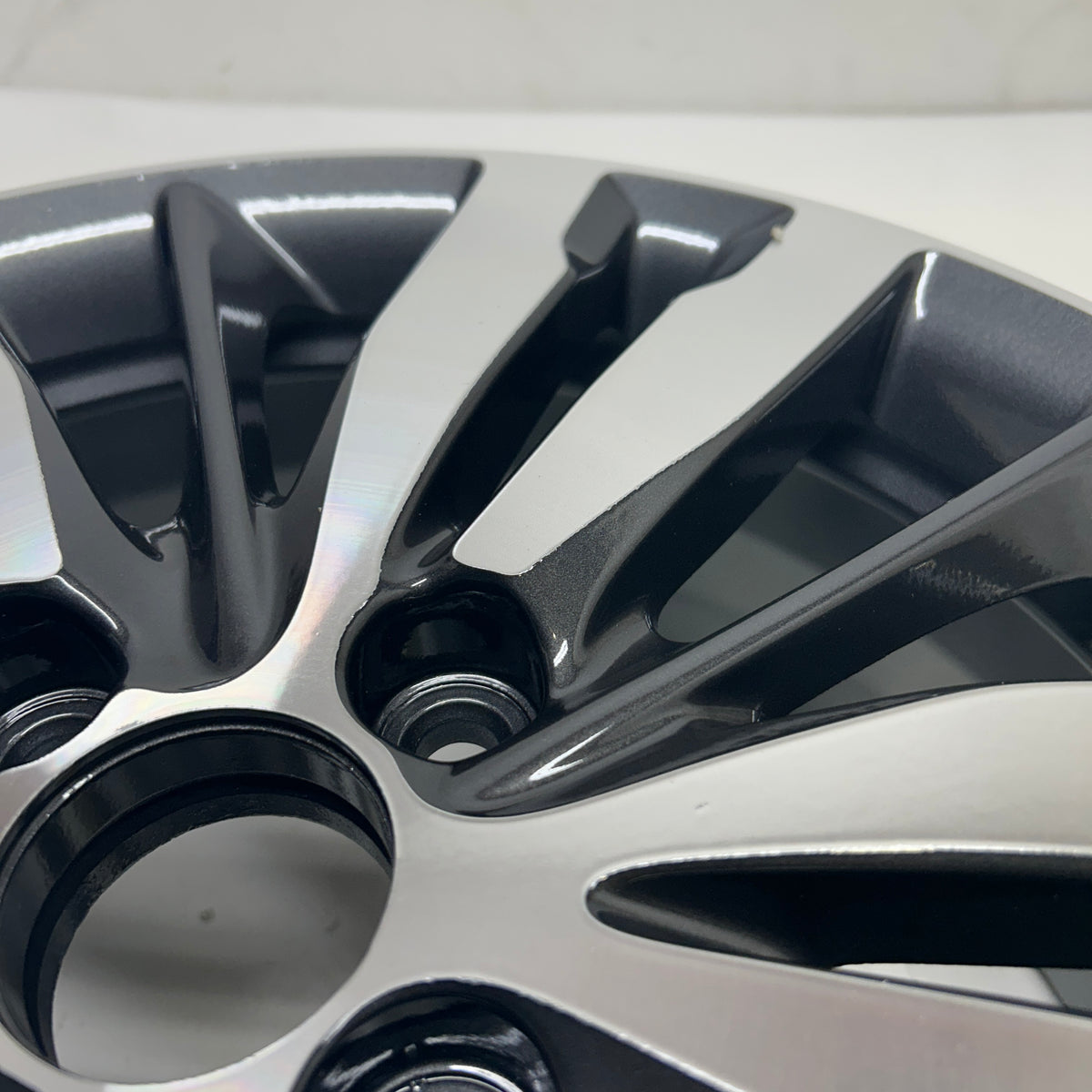 HONDA BLACKBURN HONDA 16 INCH 15 SPOKE ALLOY WHEEL  W64073MB