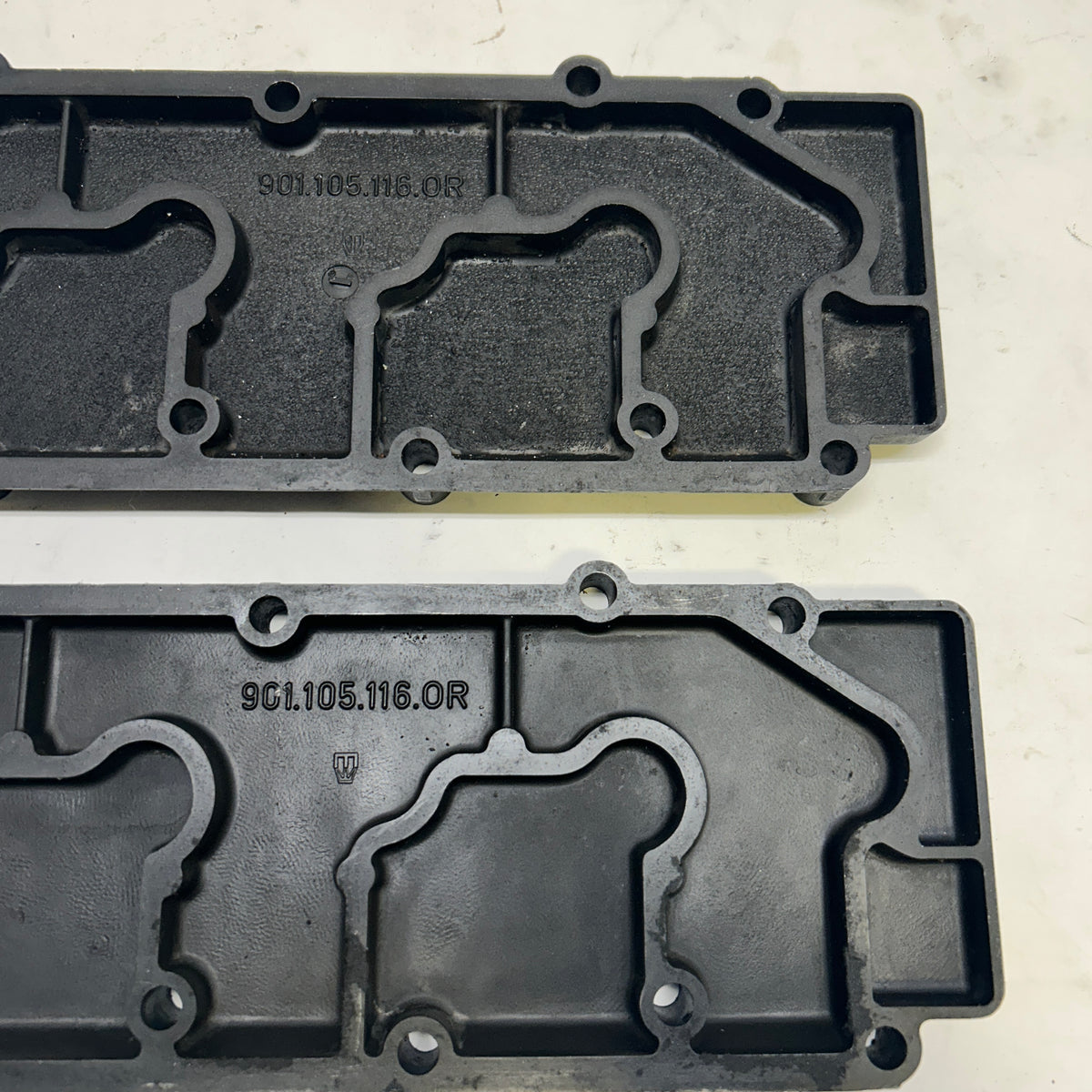 PORSCHE 911 LOWER VALVE COVER PAIR MAGNESIUM ROCKER COVERS  901105116OR