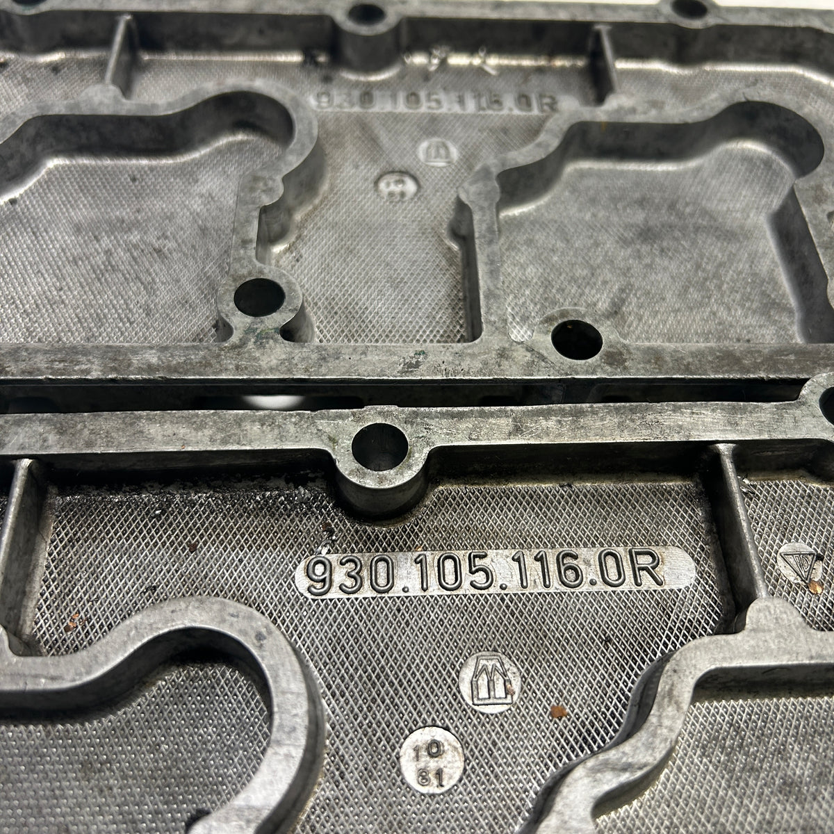 PORSCHE VALVE COVER EXHAUST PAIR  9301051160R