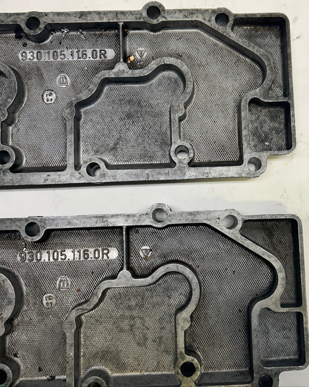 PORSCHE VALVE COVER EXHAUST PAIR  9301051160R