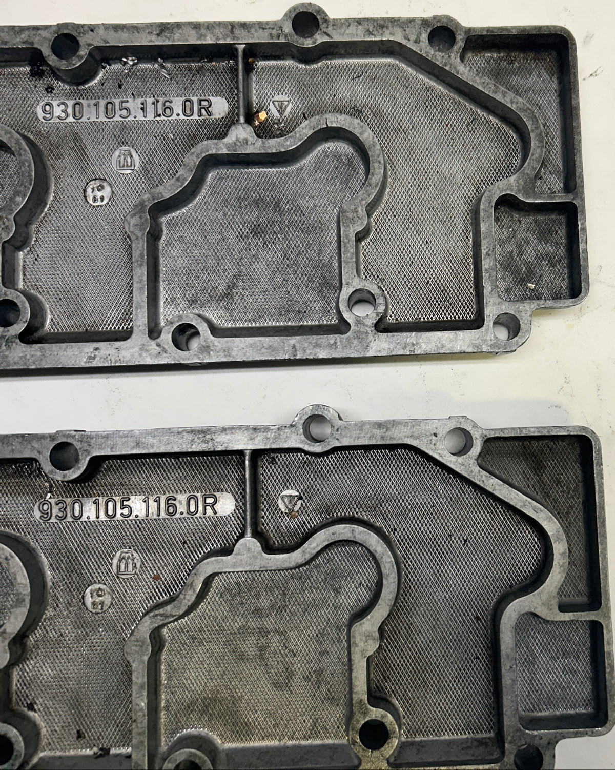 PORSCHE VALVE COVER EXHAUST PAIR  9301051160R