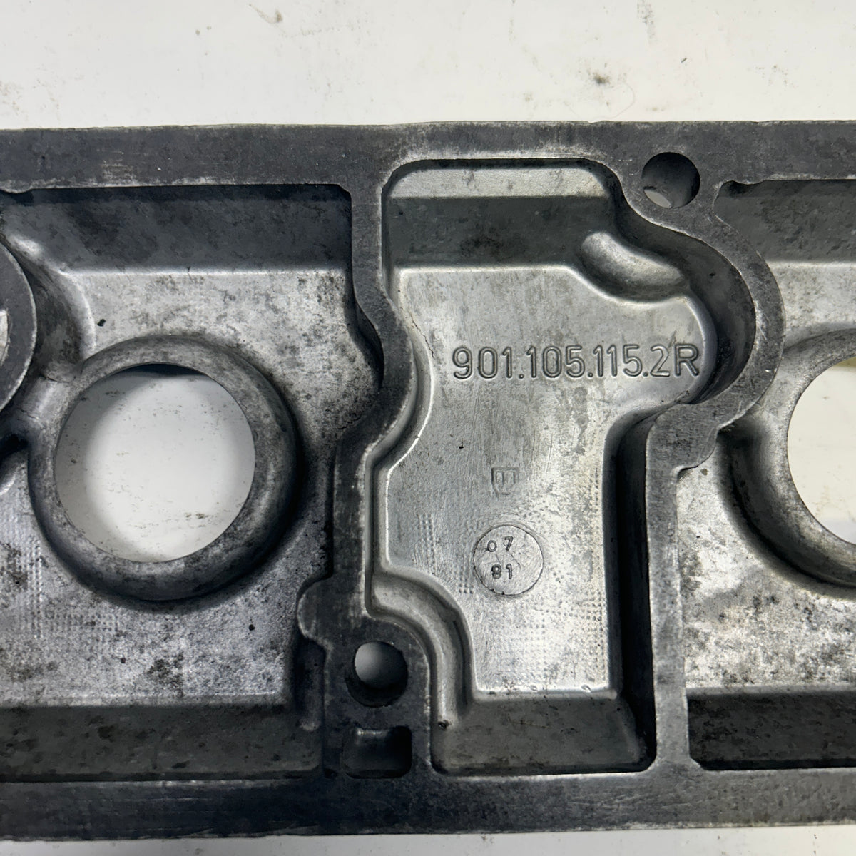 PORSCHE 911 MAGNESIUM STRAIGHT UPPER VALVE COVERS PAIR  9011051150R