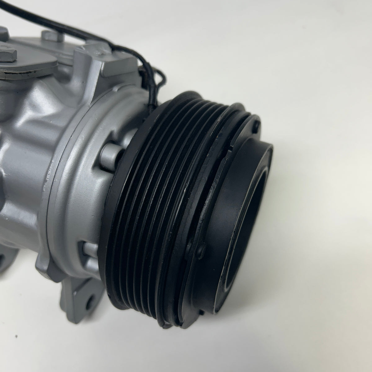 PORSCHE 924 944 AC COMPRESSOR 10P15E NIPPINDENSO REMANUFACTURED DAMAGED 94412600800