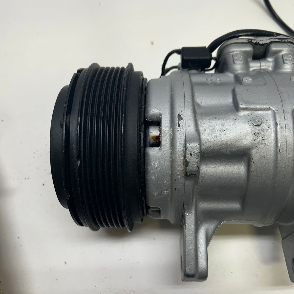 PORSCHE 924 944 AC COMPRESSOR 10P15E NIPPINDENSO REMANUFACTURED DAMAGED 94412600800