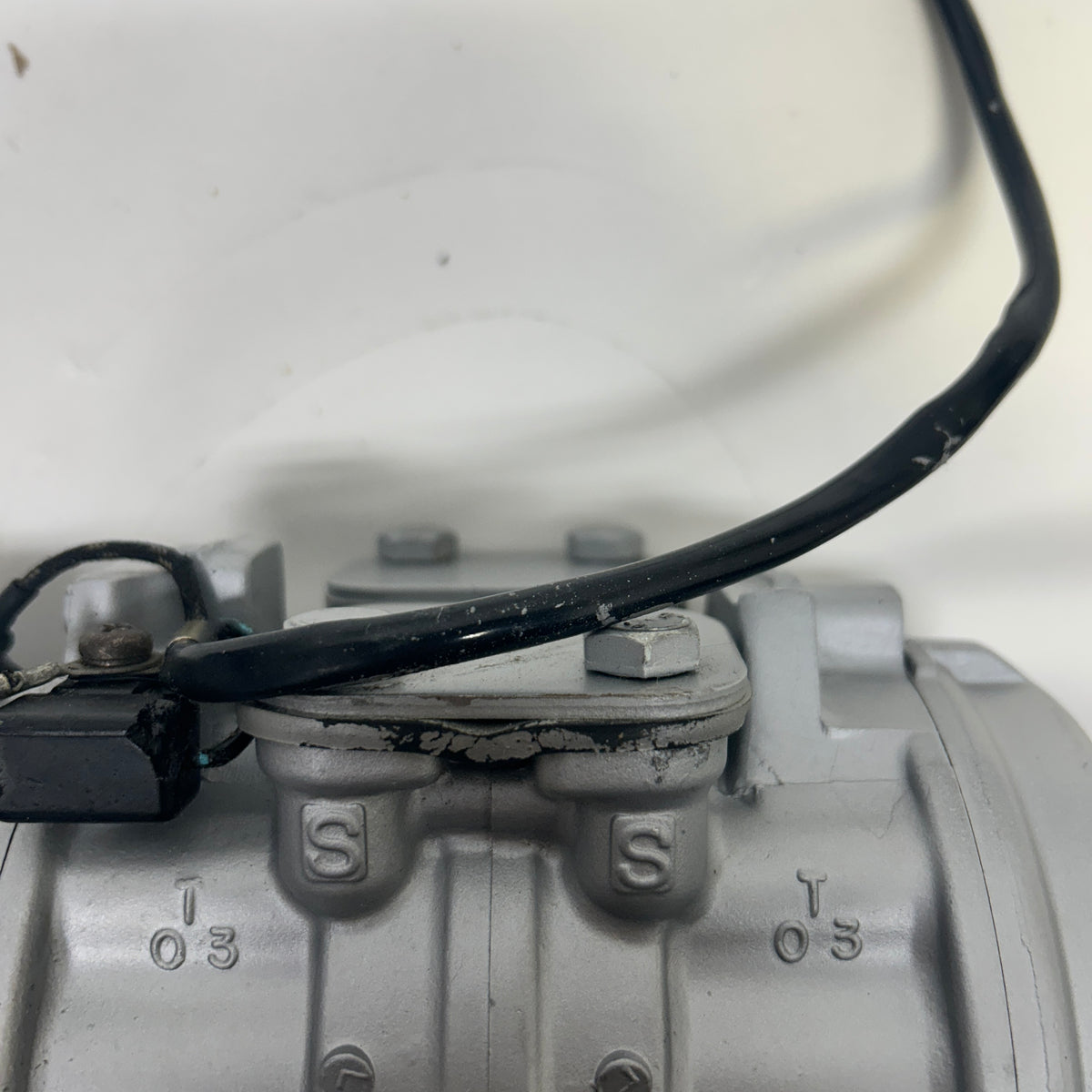 PORSCHE 924 944 AC COMPRESSOR 10P15E NIPPINDENSO REMANUFACTURED DAMAGED 94412600800