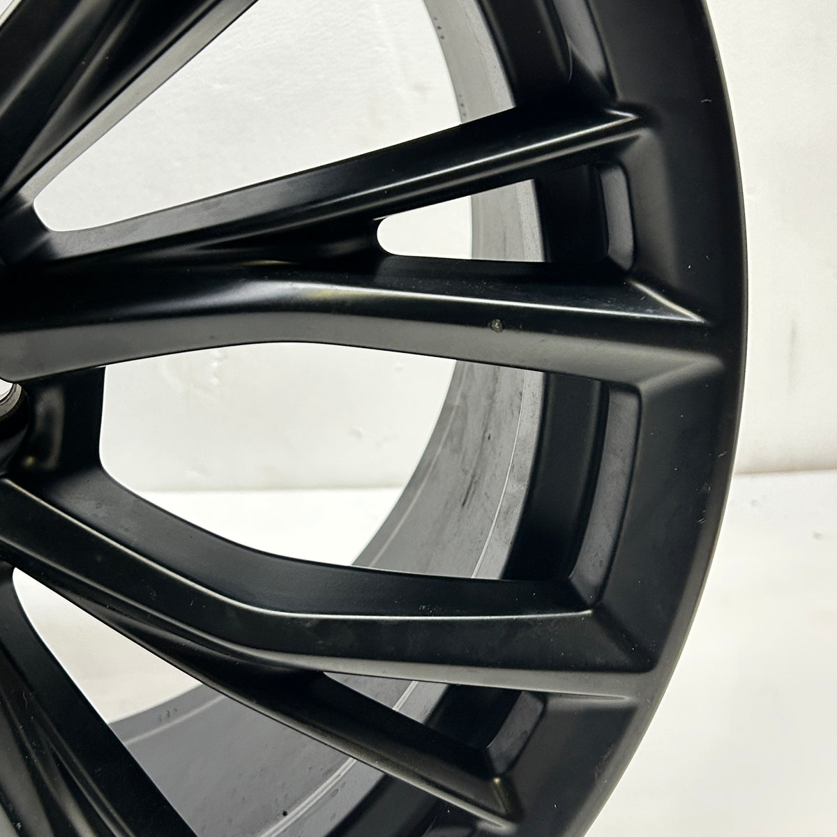 BMW  10 Y SPOKE 19X8 5X112 ET +30 BLACK WHEEL, SCRATCHES & SCUFFS  36116885455