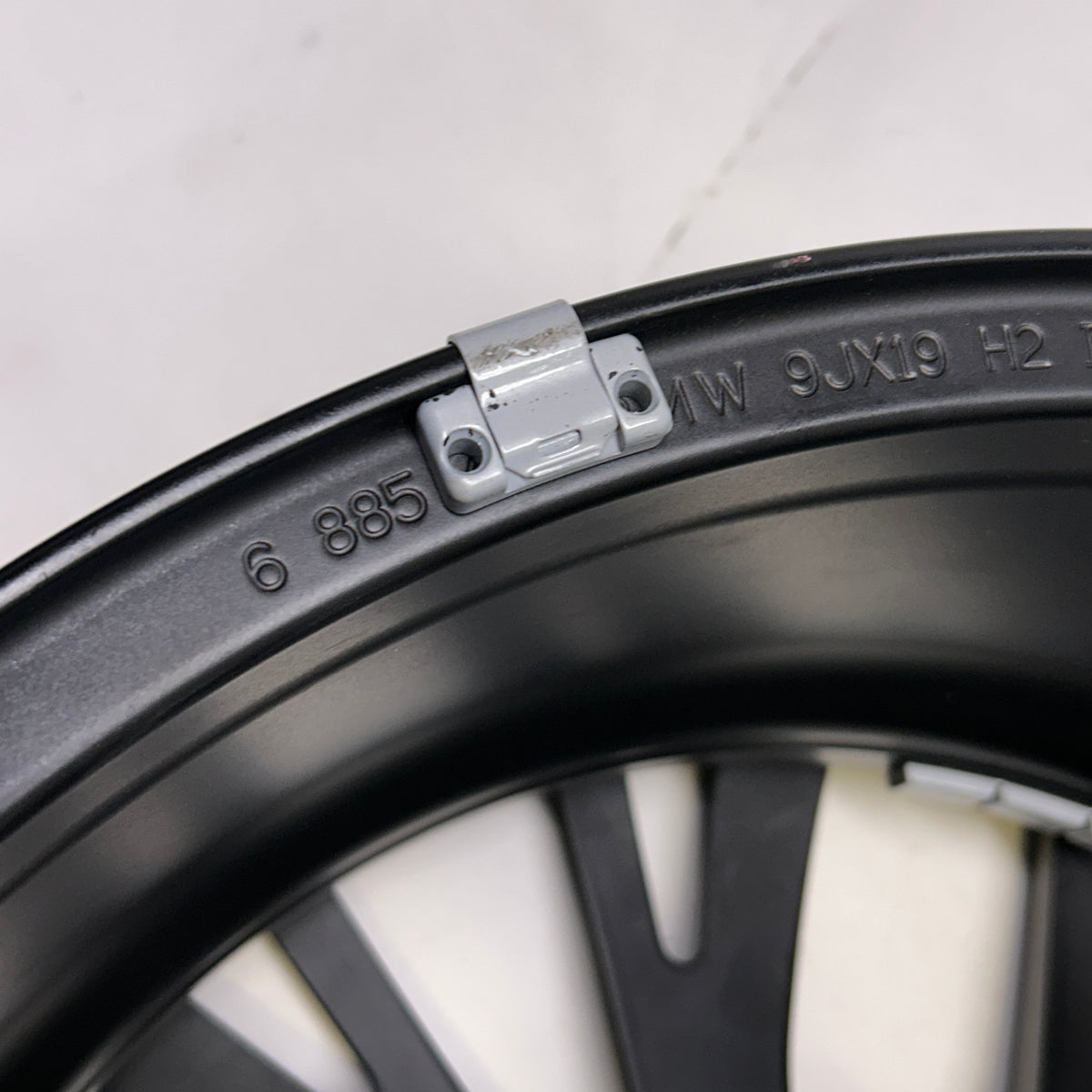 BMW  10 Y SPOKE 19X8 5X112 ET +30 BLACK WHEEL, SCRATCHES & SCUFFS  36116885455