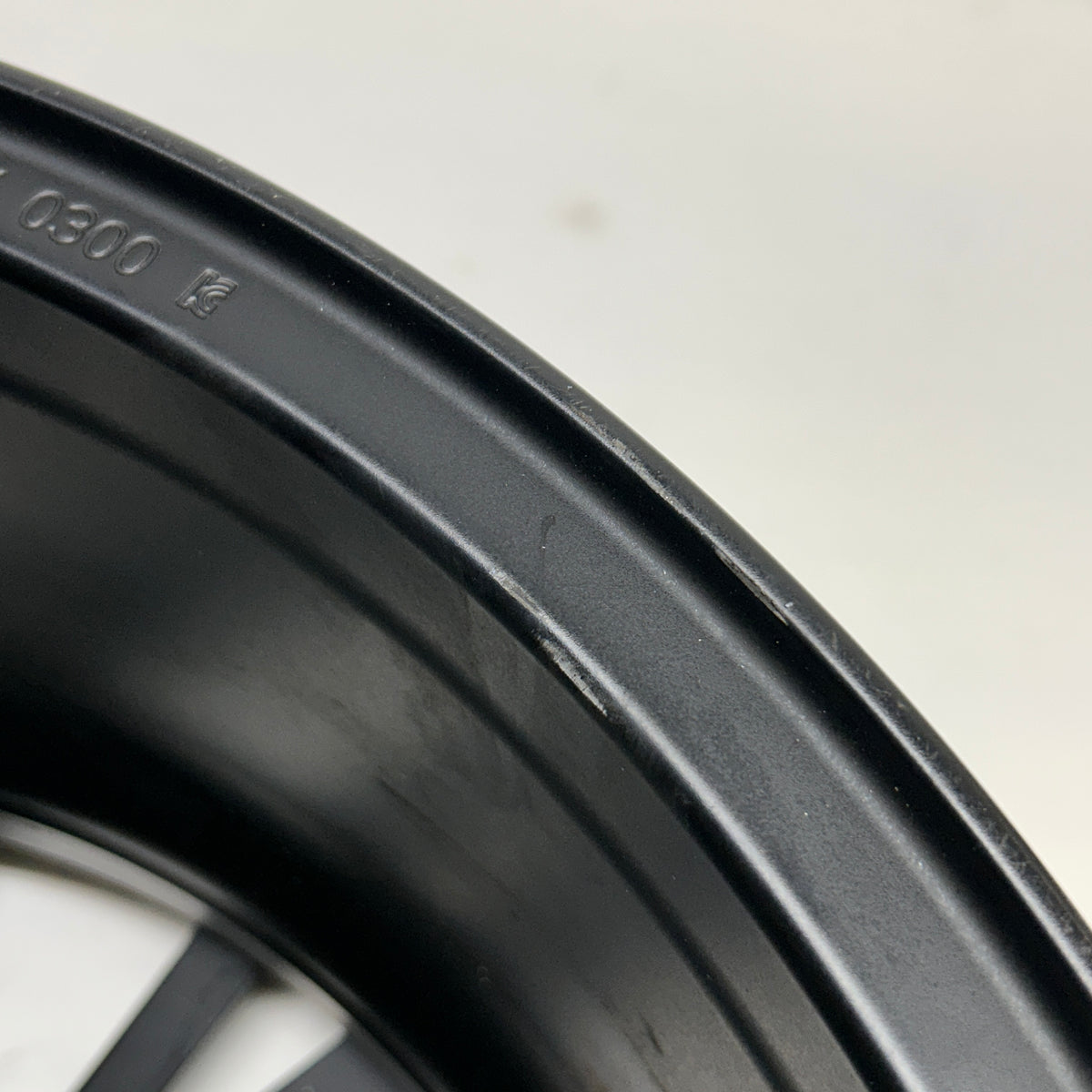 BMW  10 Y SPOKE 19X8 5X112 ET +30 BLACK WHEEL, SCRATCHES & SCUFFS  36116885455