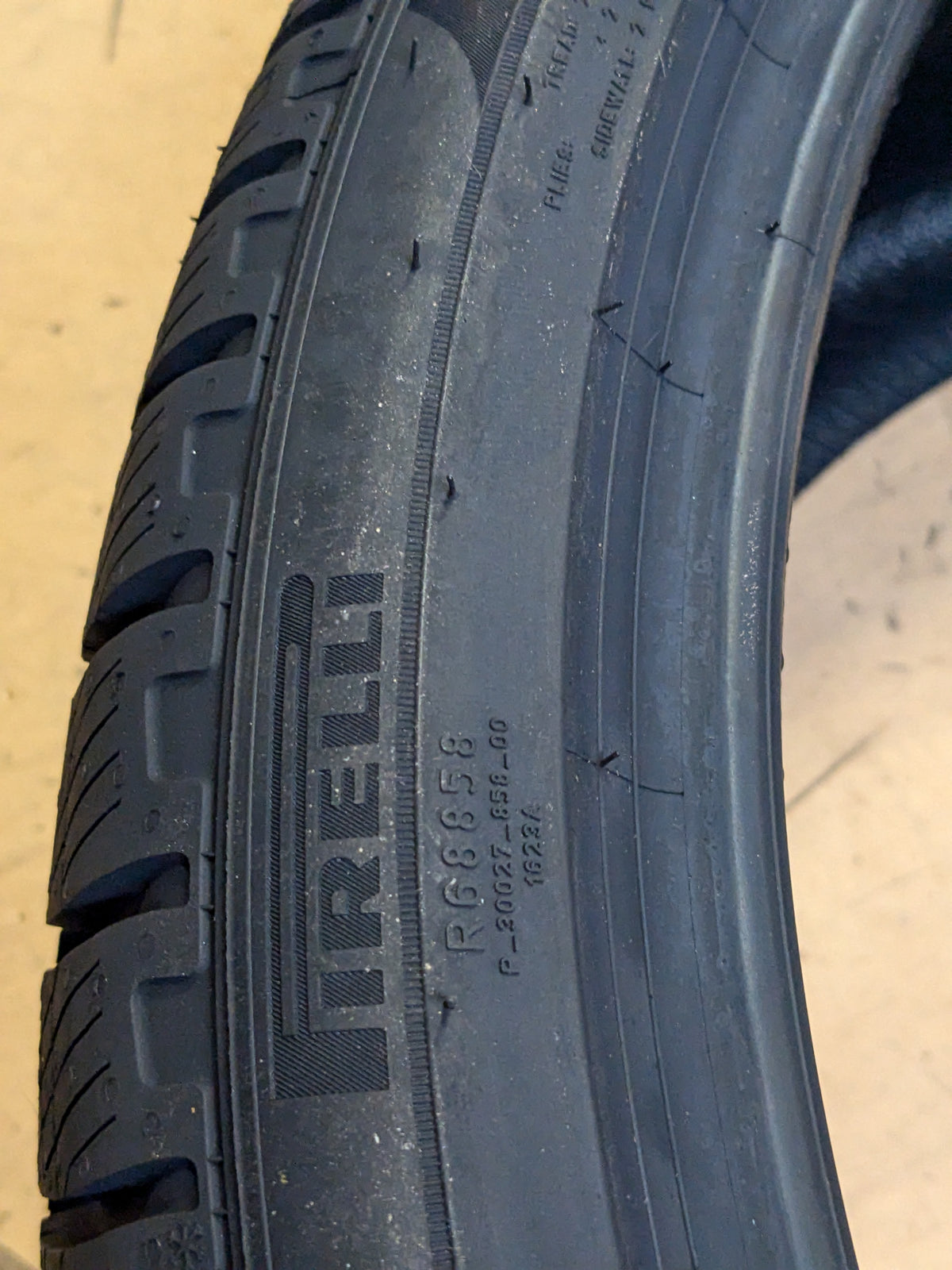 PIRELLI SCORPION WINTER BSW P 275 40 22 108V XL SNOW WINTER TIRE 4016000
