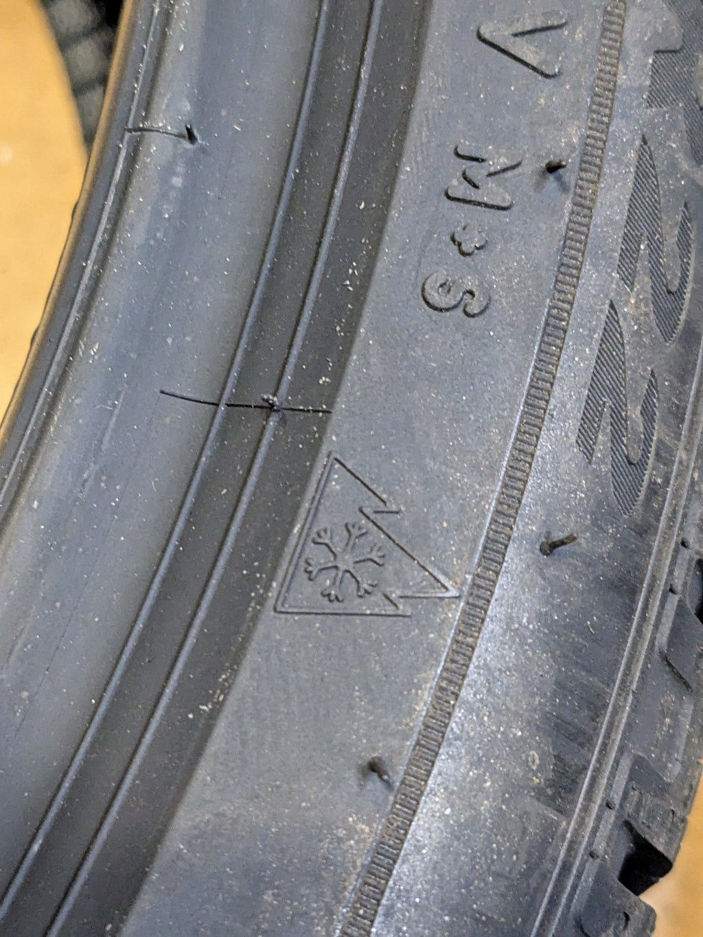 PIRELLI SCORPION WINTER BSW P 275 40 22 108V XL SNOW WINTER TIRE 4016000