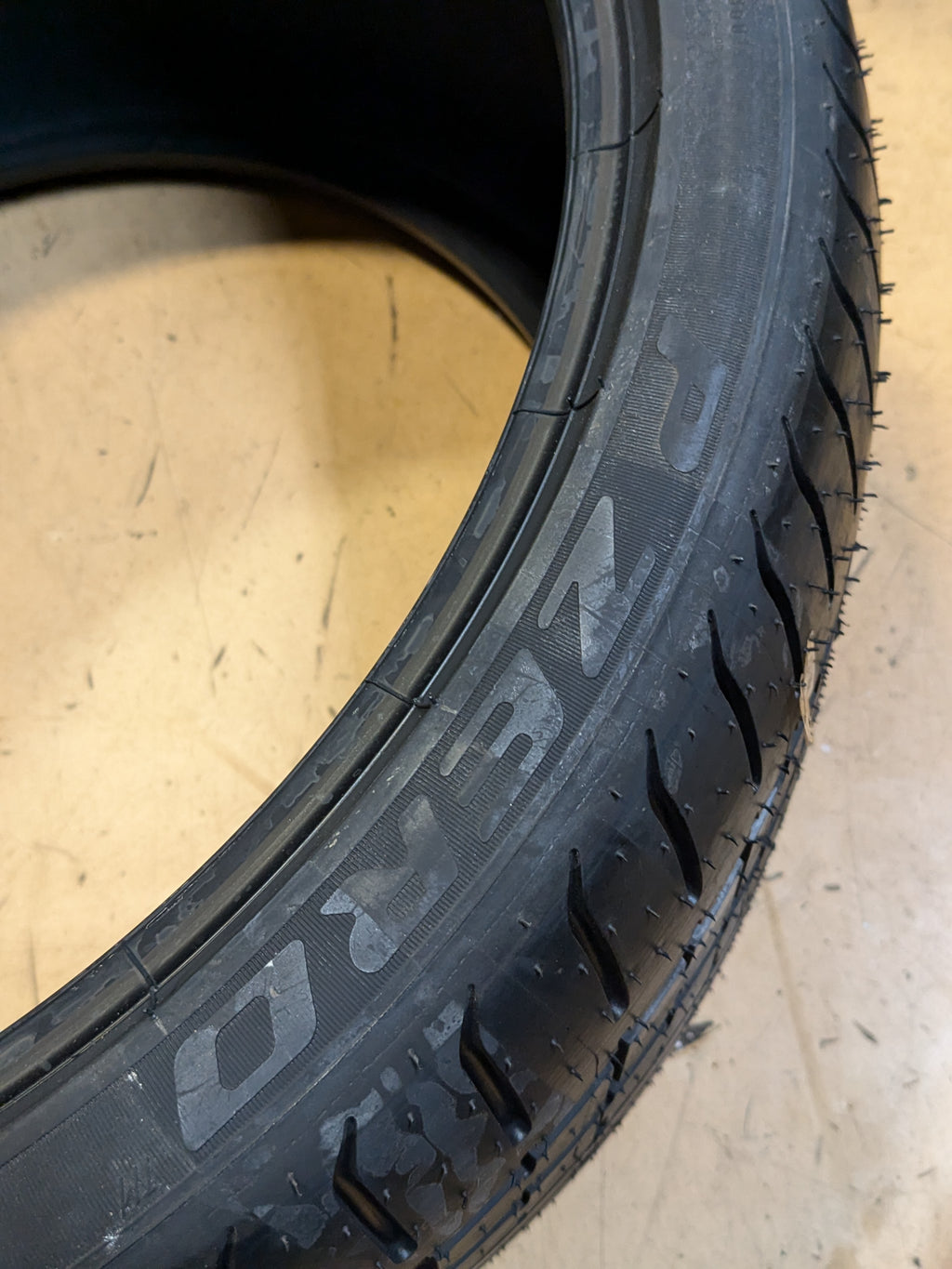 2 NEW OLD STOCK PIRELLI P ZERO P 325 25 20 101Y XL PERFORMANCE TIRES 2311400