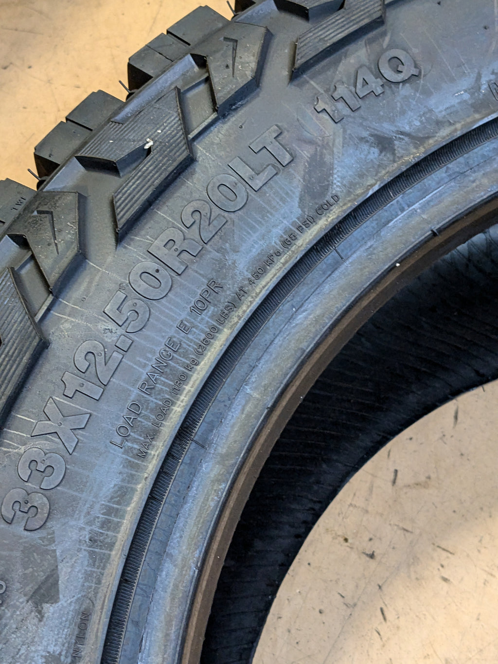 VENOM POWER TRAIL HUNTER R/T BSW LT  33 12.5 20 114Q LRE 10PLY TIRE CVPTHRT01
