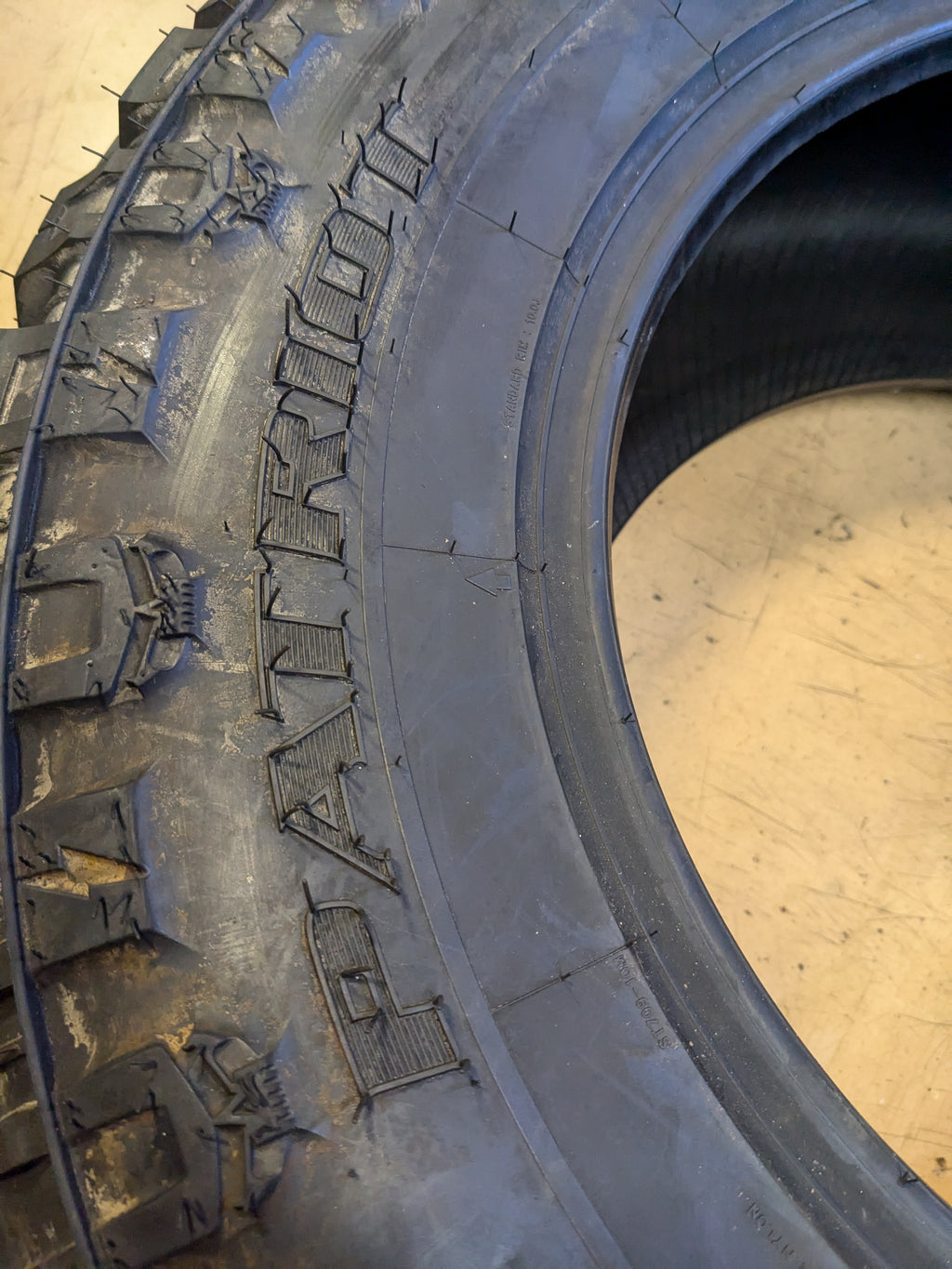NOS PATRIOT M/T LT 33 12.5 17 120Q LRE 10 PLY MUD TERRAIN TIRE RFD0004