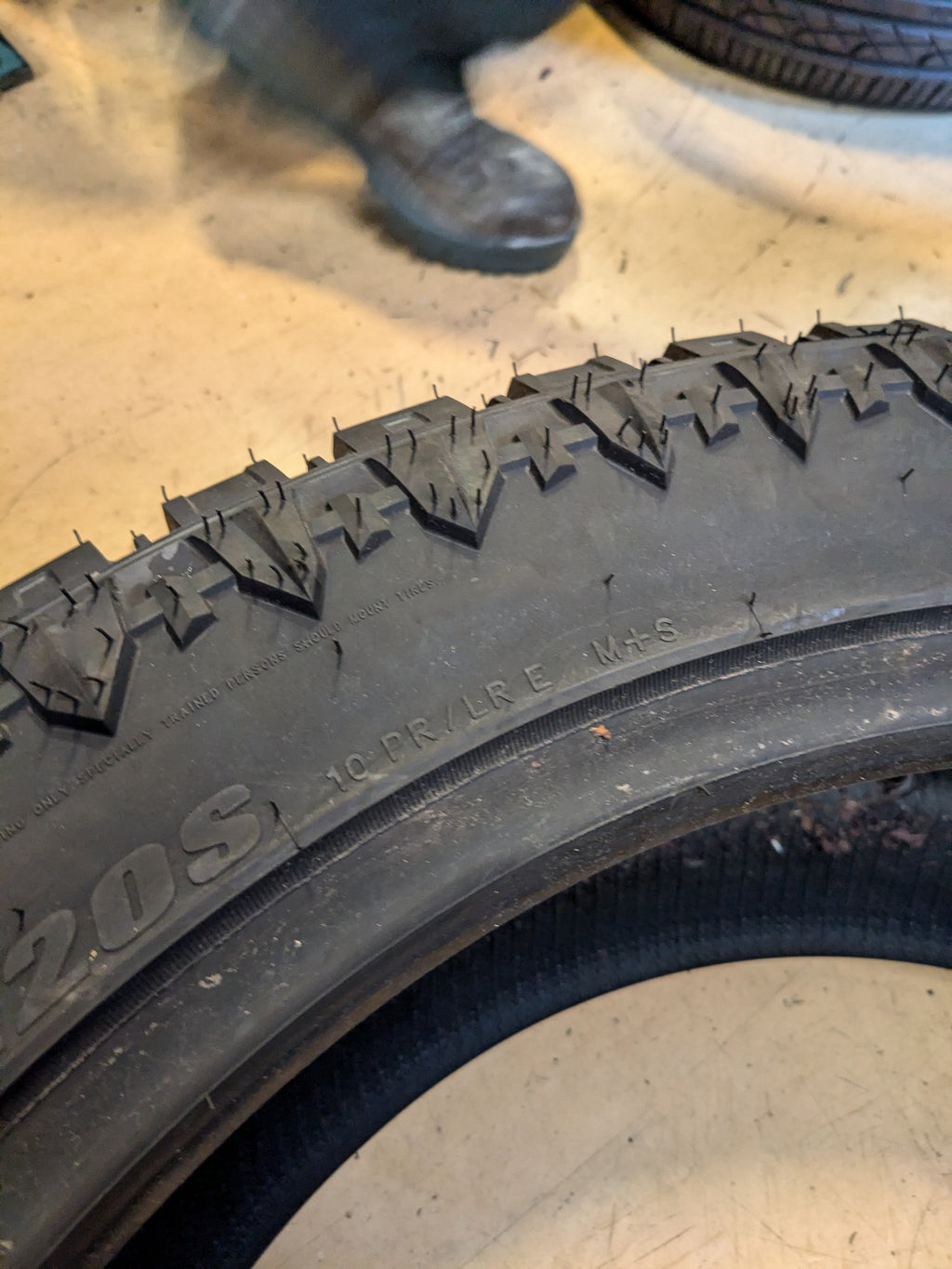ATTURO TRAIL BLADE X/T BSW LT 325 45 24 120S LRE 10 PLY ALL TERRAIN TIRE MDNR3LA