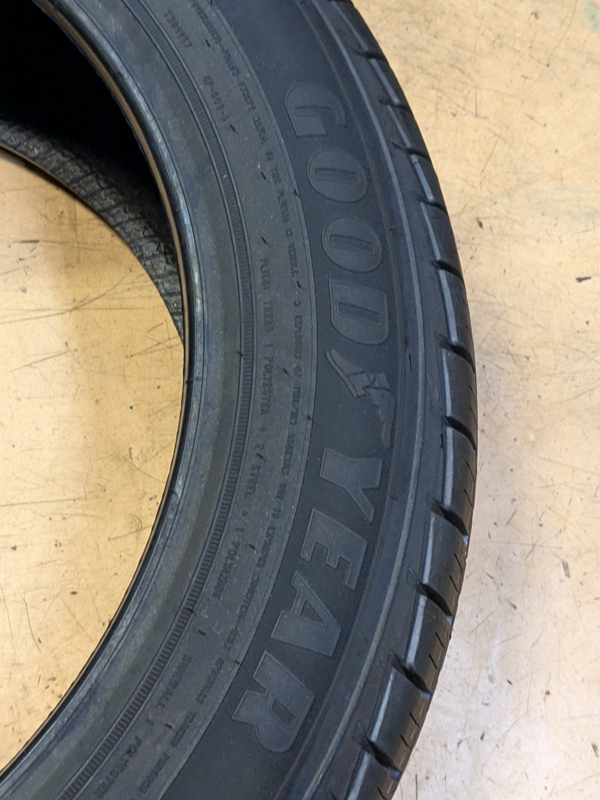 2 GOODYEAR ASSURANCE MAXLIFE P 215 55 17 94V TIRE 110502545