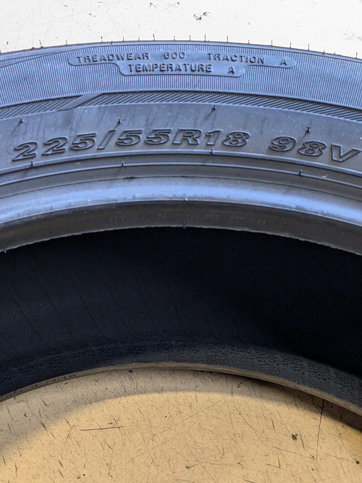 NEXEN N'PRIZ AH8 225 55 18 98V ALL SEASON TIRE 14710NXK