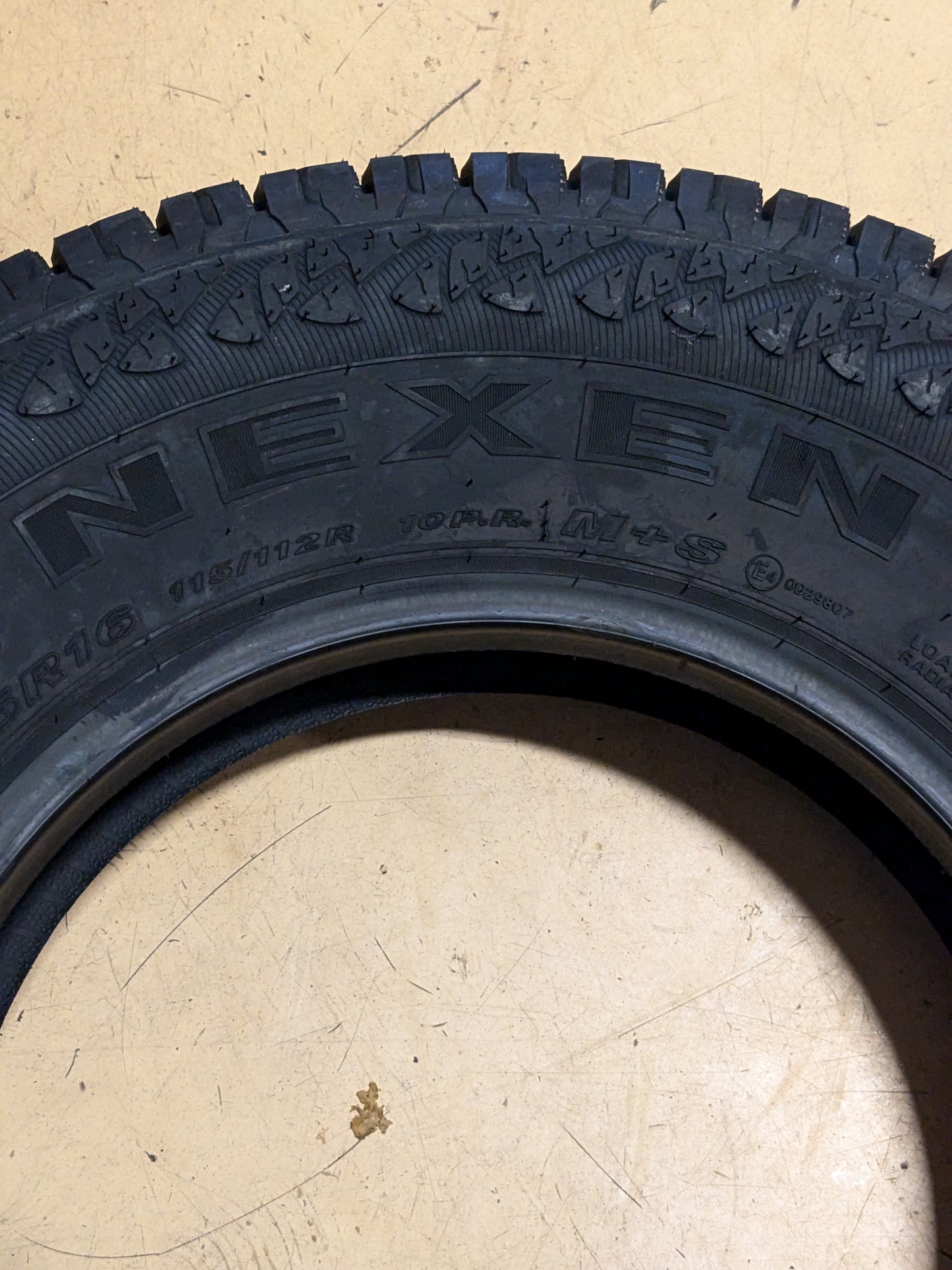 NEXEN RBL ROADIAN AT PRO RA8 215 85 16 112R ALL SEASON TIRE 13965NXK