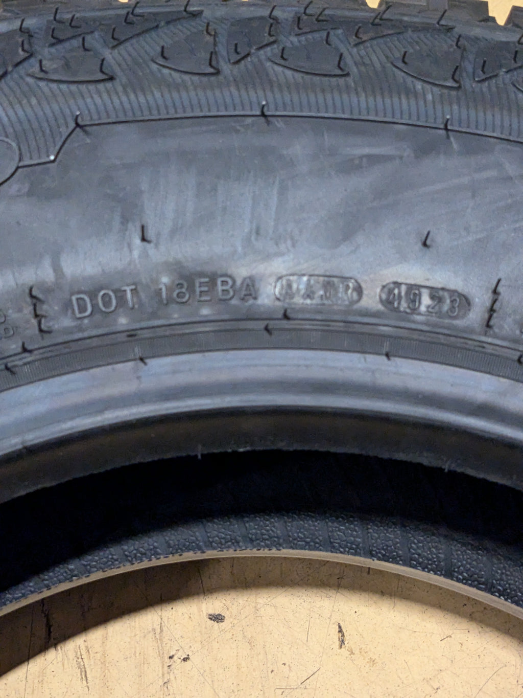 NEXEN RBL ROADIAN AT PRO RA8 215 85 16 112R ALL SEASON TIRE 13965NXK