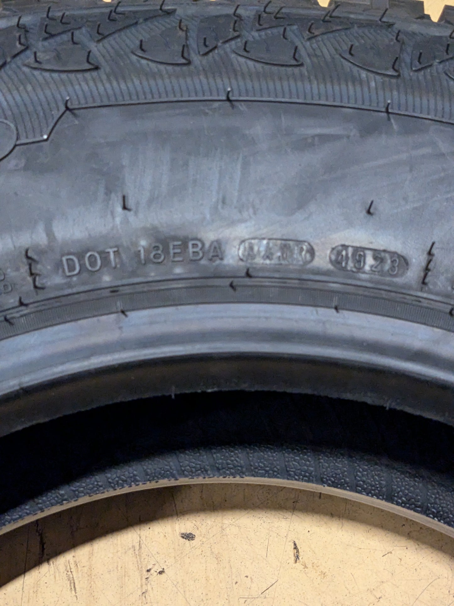 NEXEN RBL ROADIAN AT PRO RA8 215 85 16 112R ALL SEASON TIRE 13965NXK