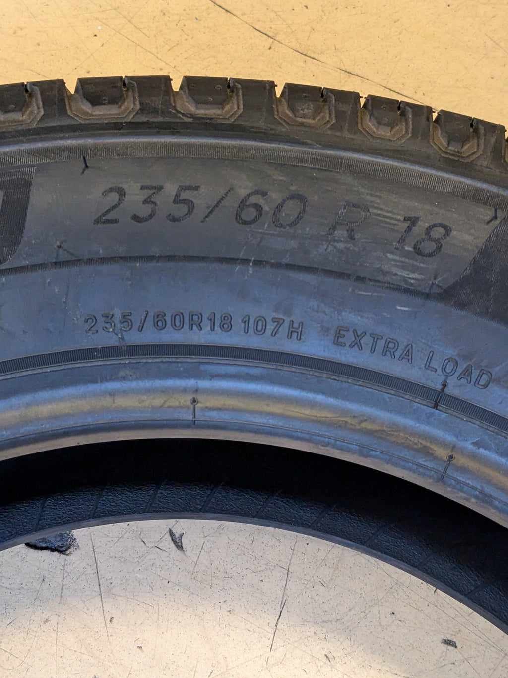 MICHELIN DEFENDER 2 BSW P 235 60 18 107H XL ALL SEASON TIRE 87332
