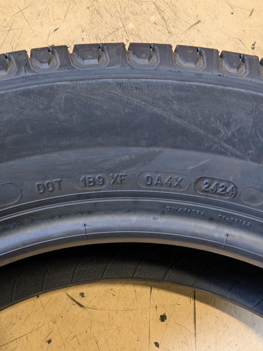 MICHELIN DEFENDER 2 BSW P 235 60 18 107H XL ALL SEASON TIRE 87332